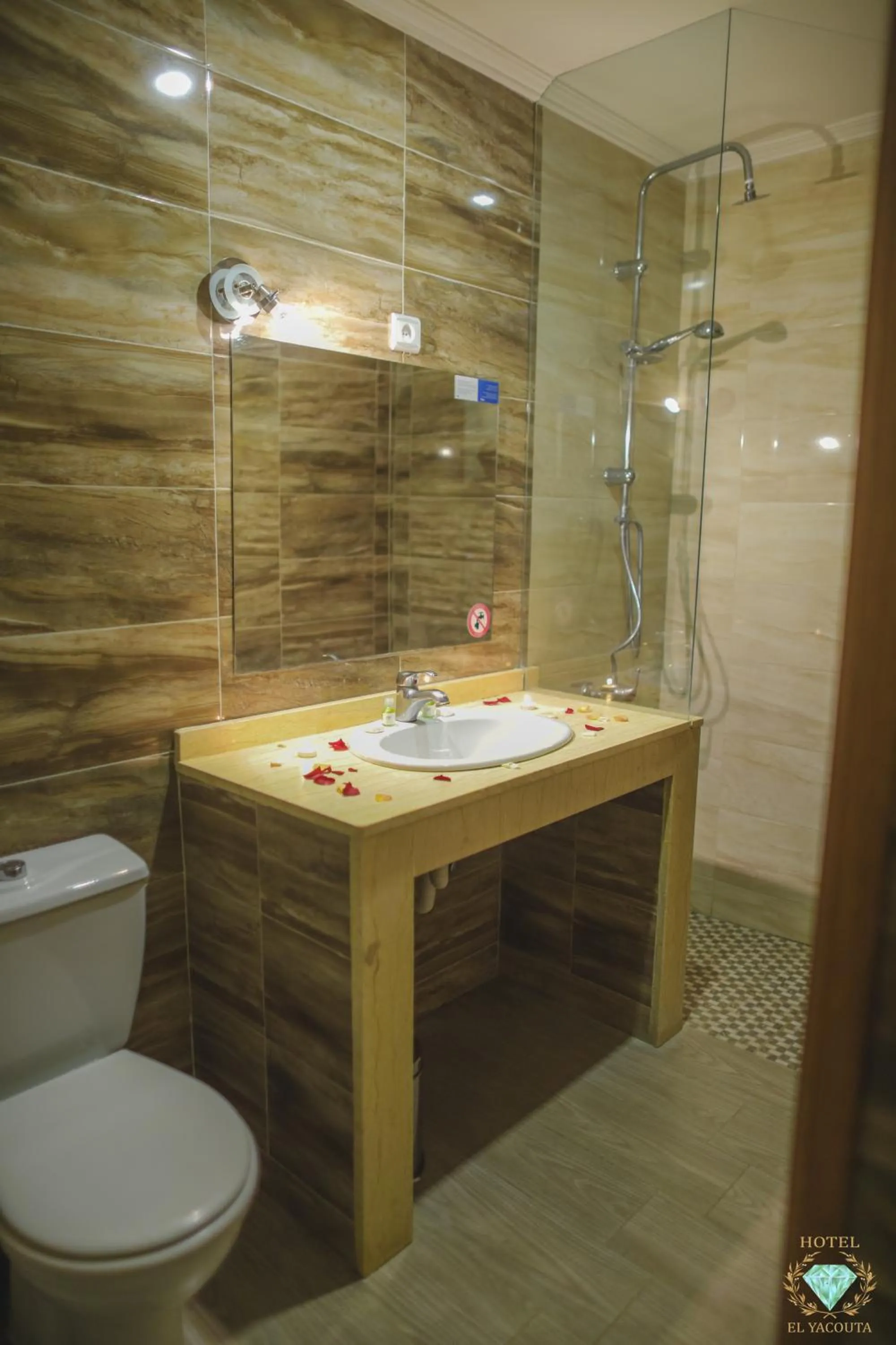 Shower in El Yacouta