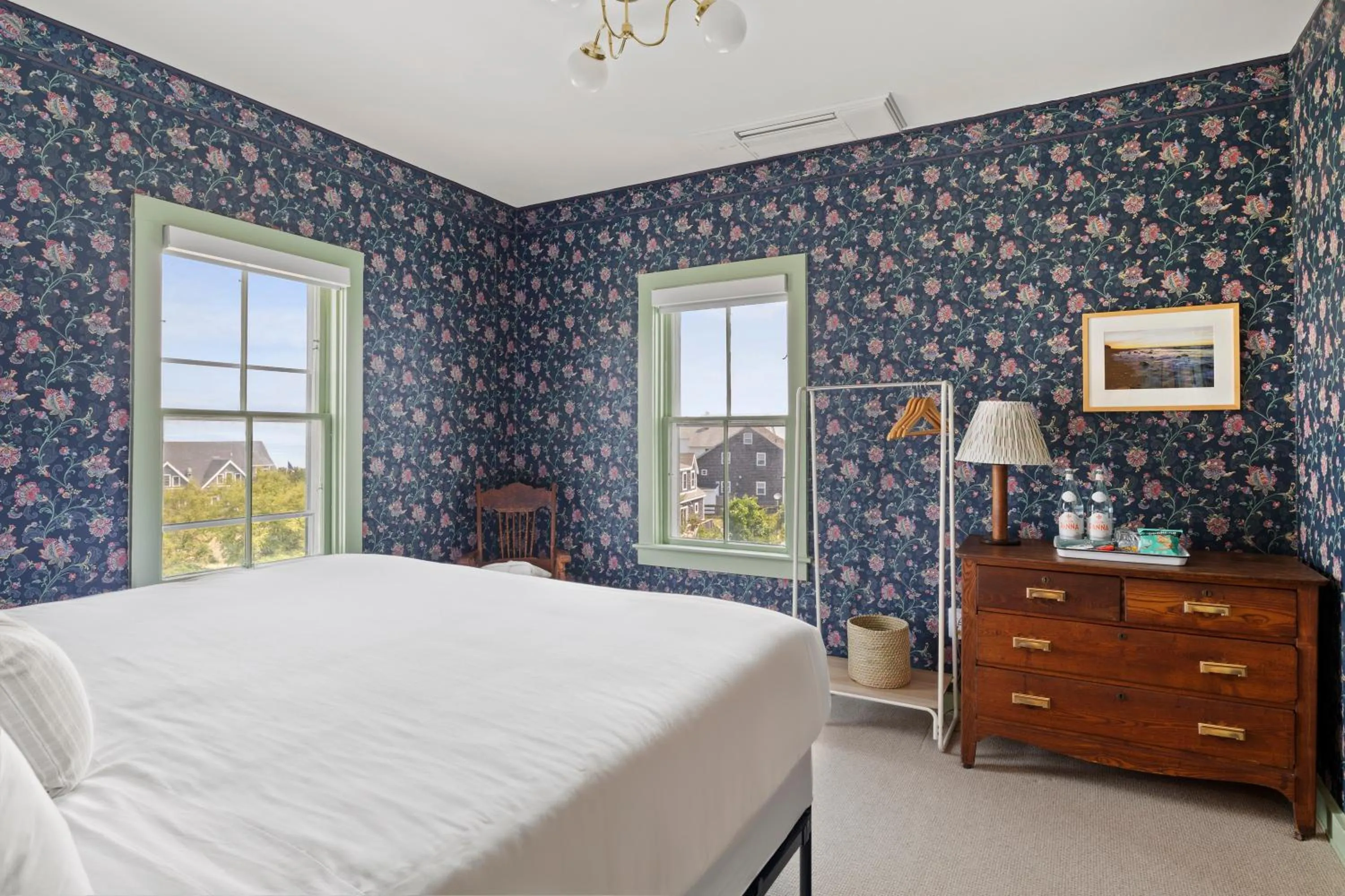 Photo of the whole room, Bed in Atlantic Inn