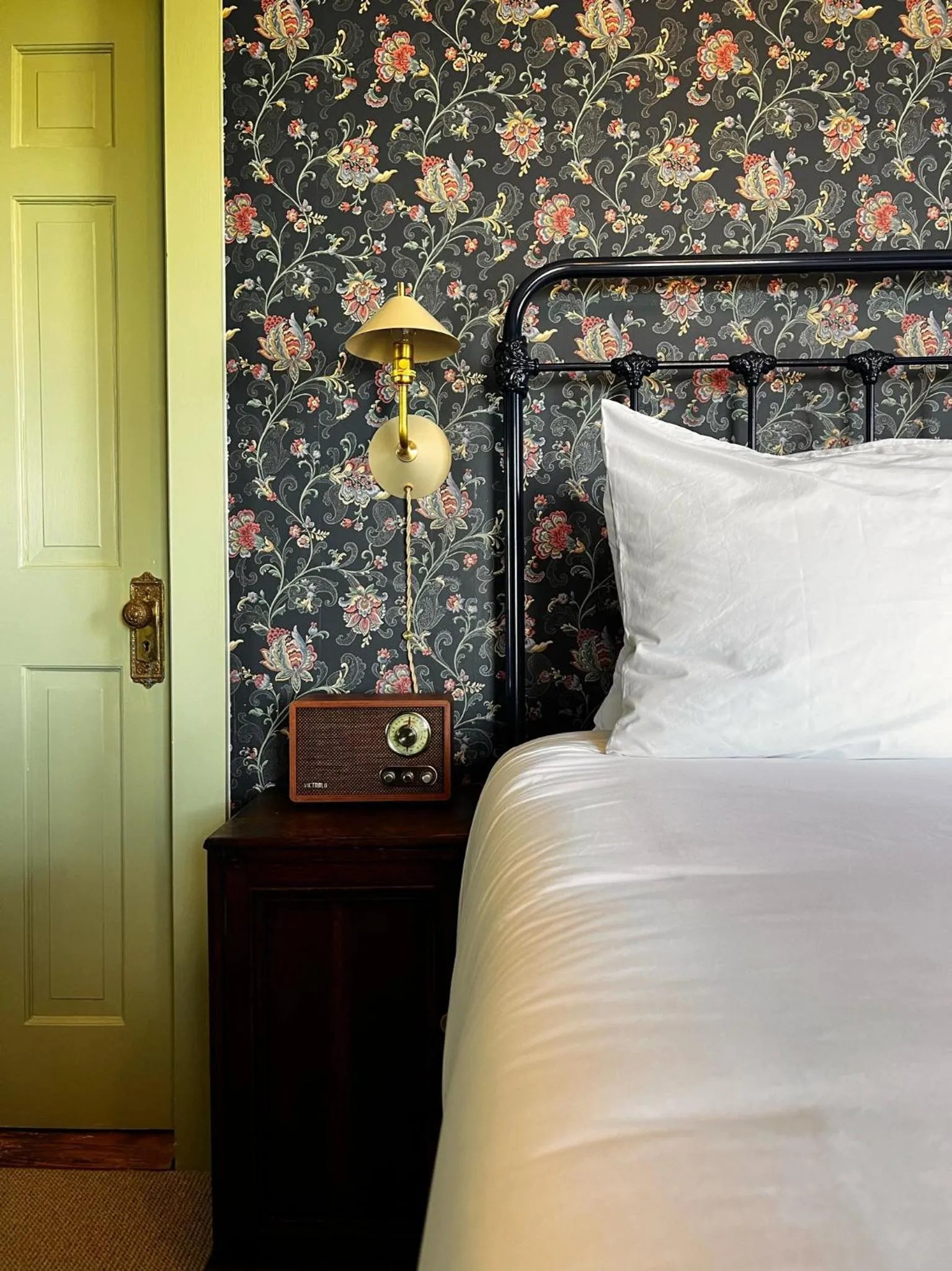 Bedroom, Bed in Atlantic Inn