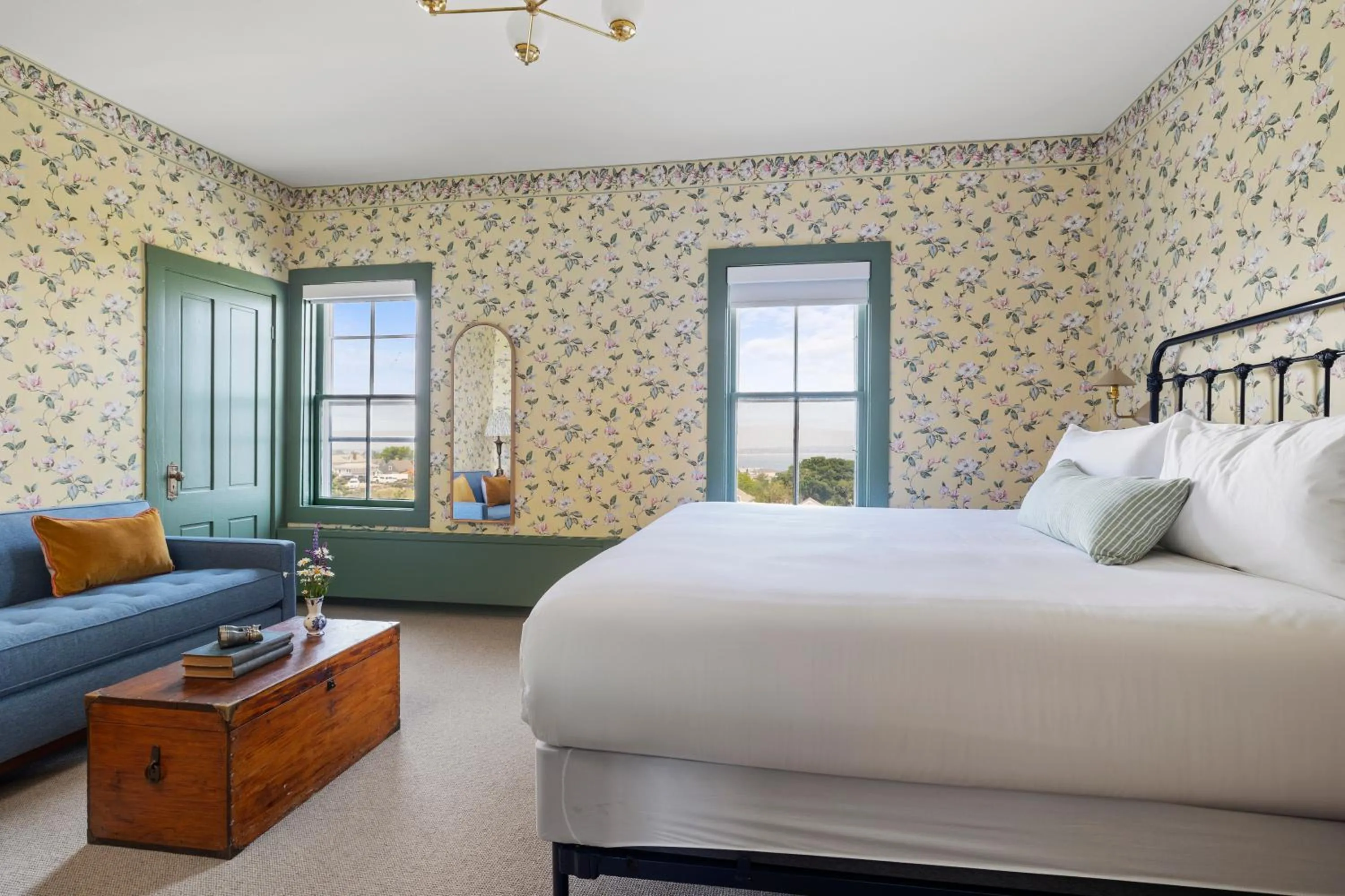 Photo of the whole room, Bed in Atlantic Inn