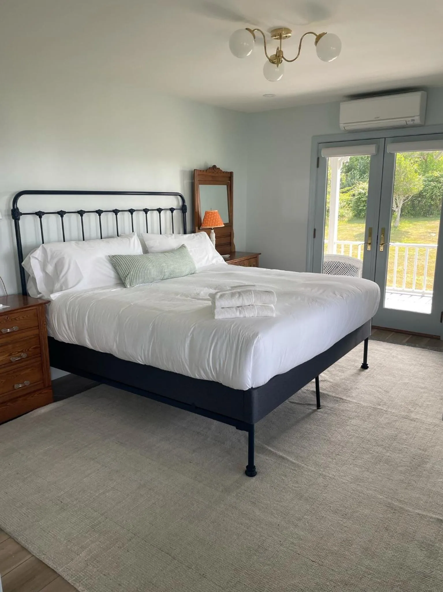 Bedroom, Bed in Atlantic Inn