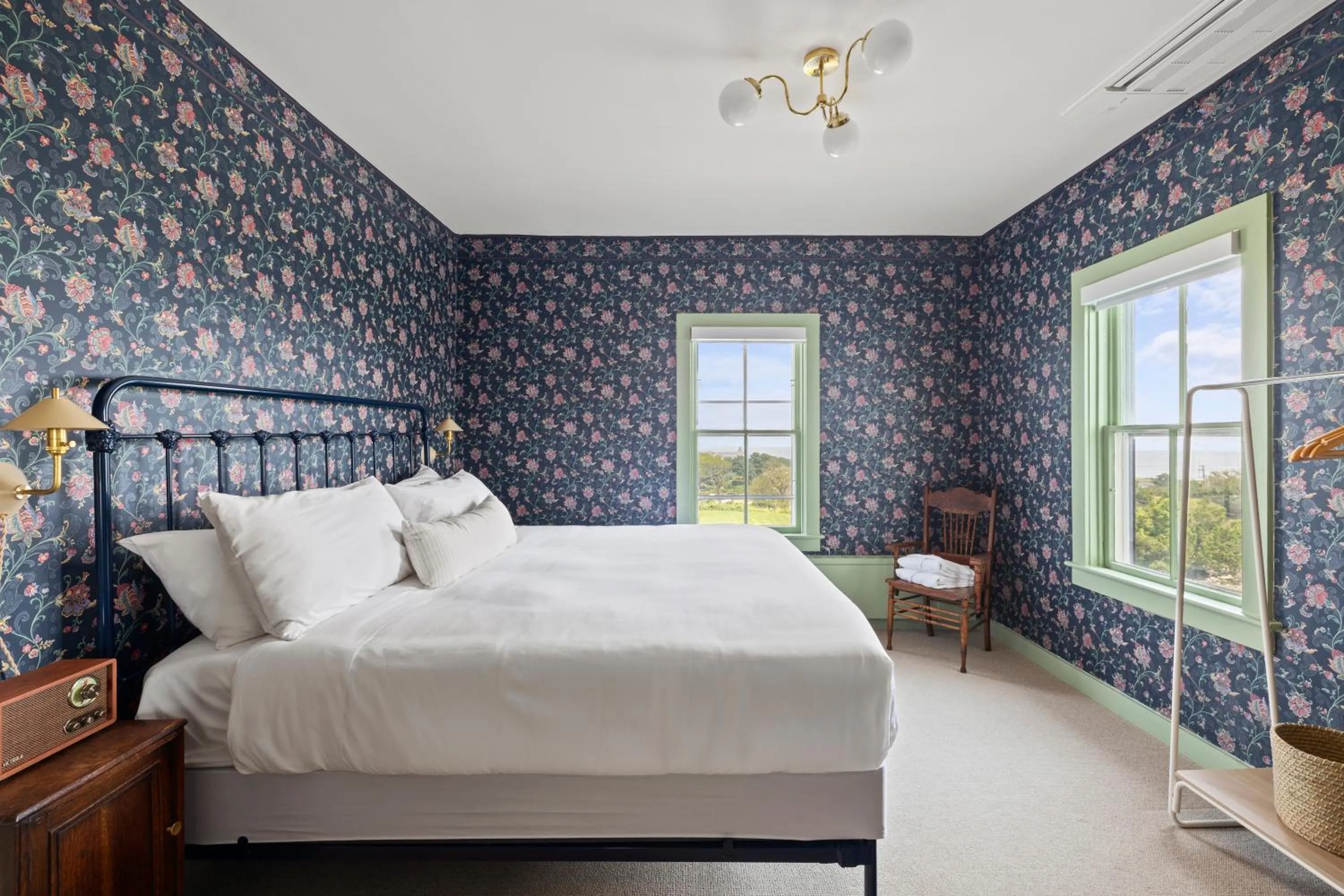 Photo of the whole room, Bed in Atlantic Inn