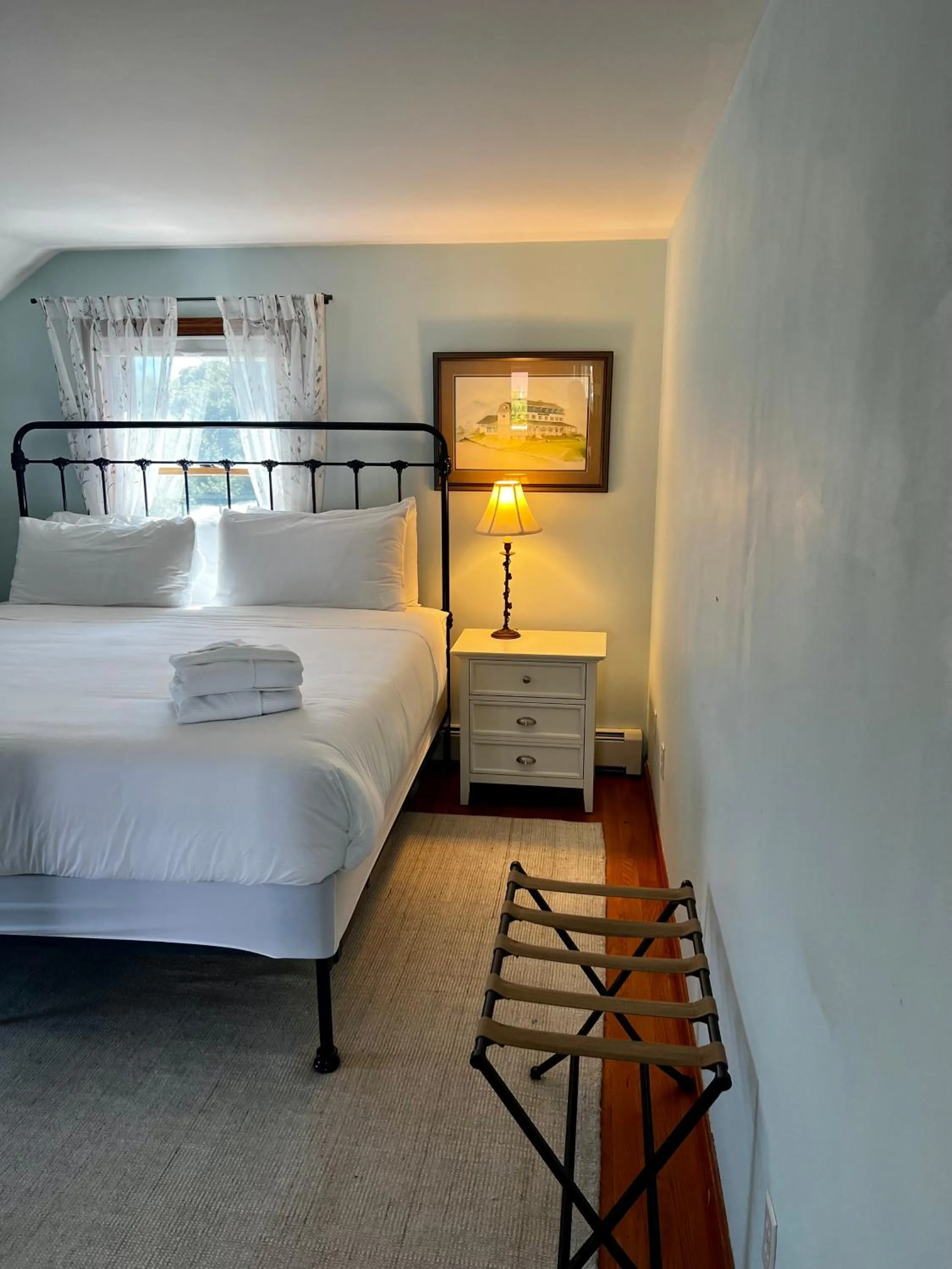 Bedroom, Bed in Atlantic Inn