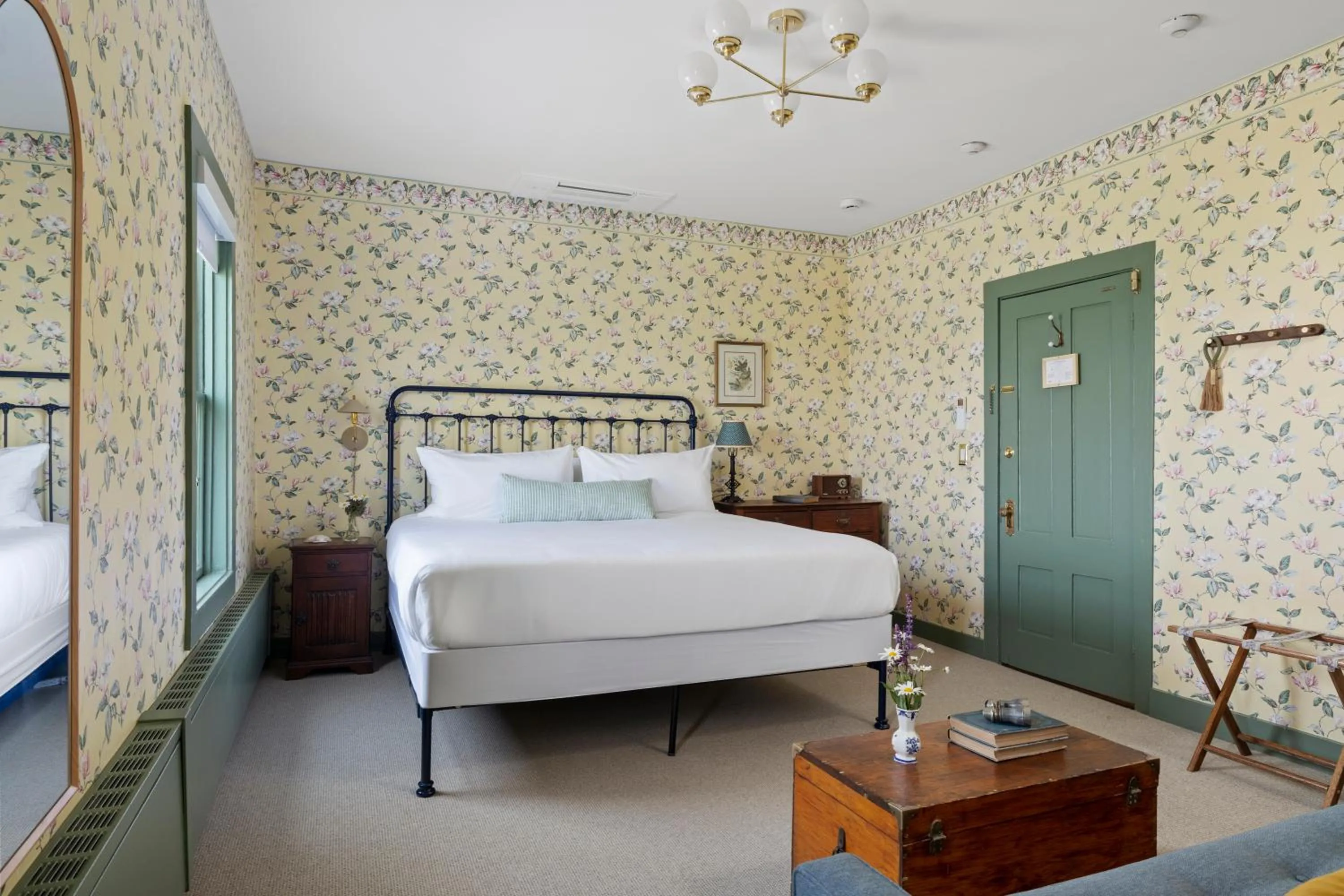 Bedroom, Bed in Atlantic Inn