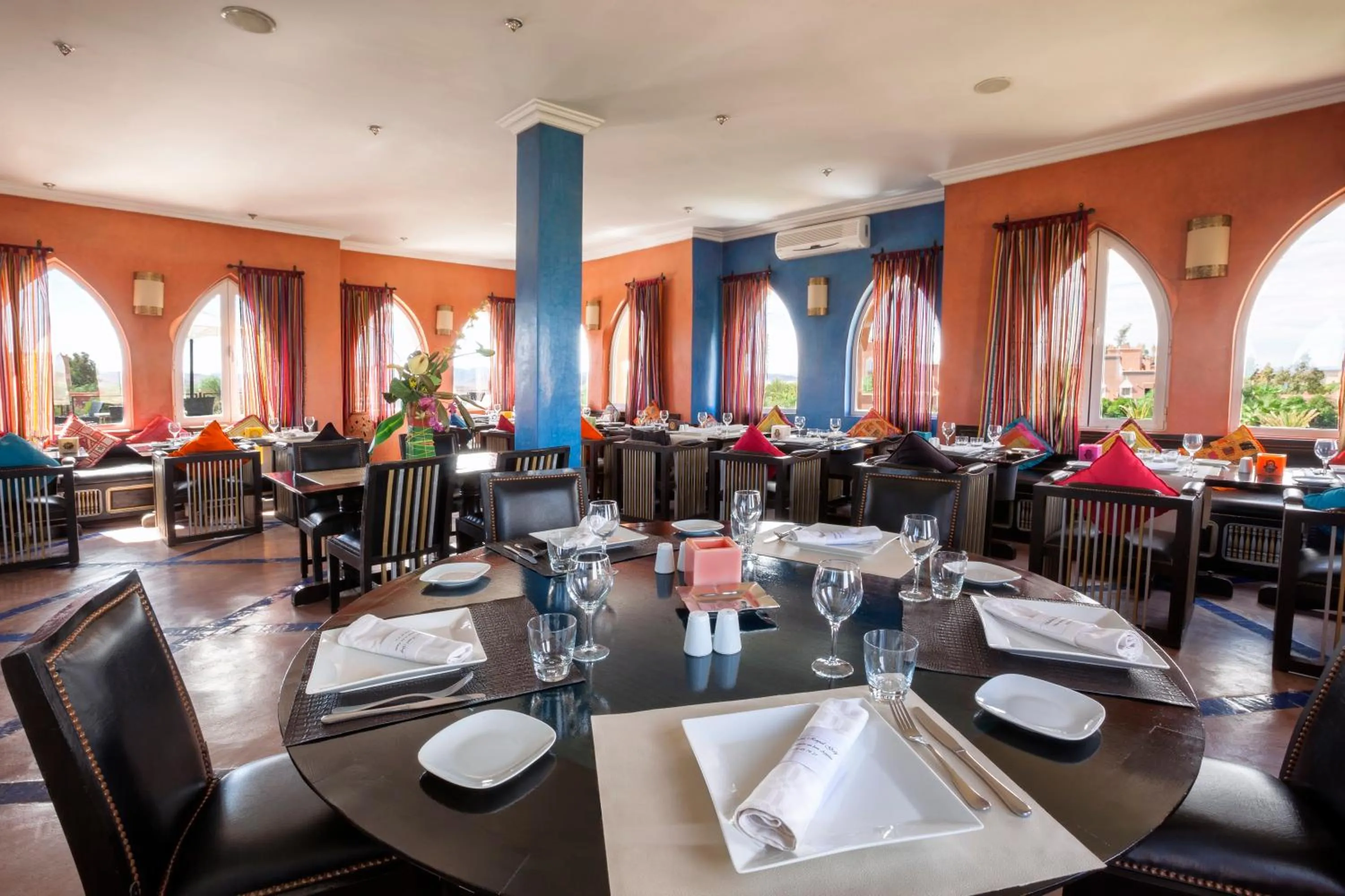 Restaurant/places to eat in Sultana Royal Golf