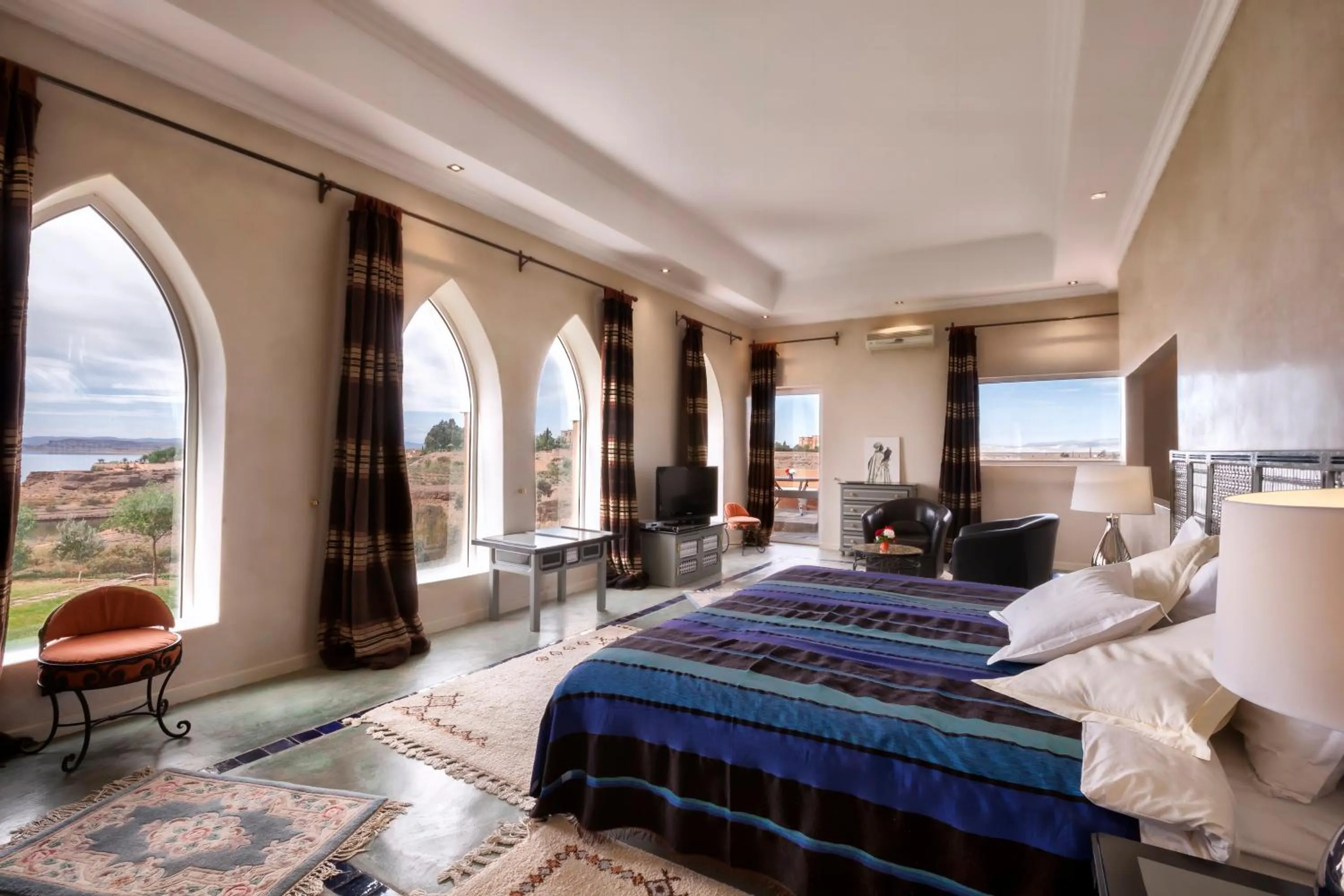 Photo of the whole room, Bed in Sultana Royal Golf