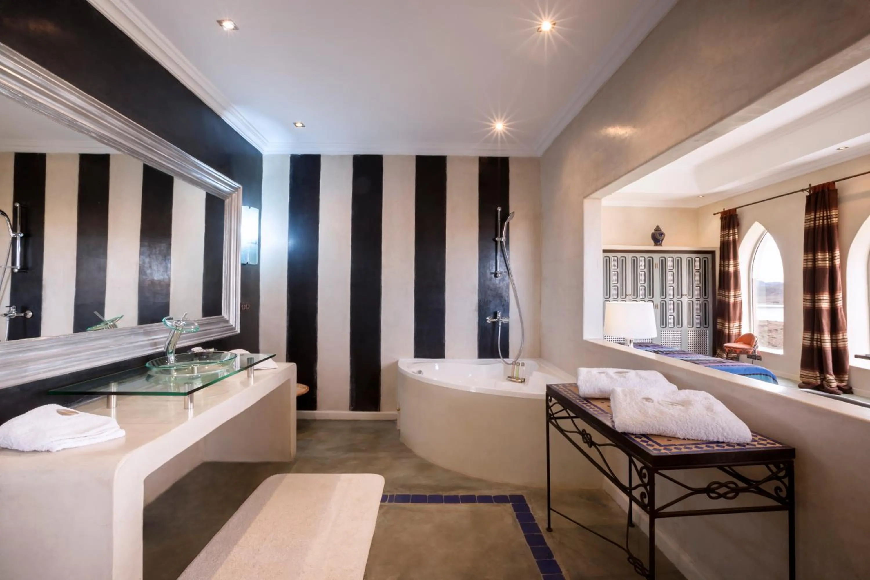 Bathroom, Bed in Sultana Royal Golf