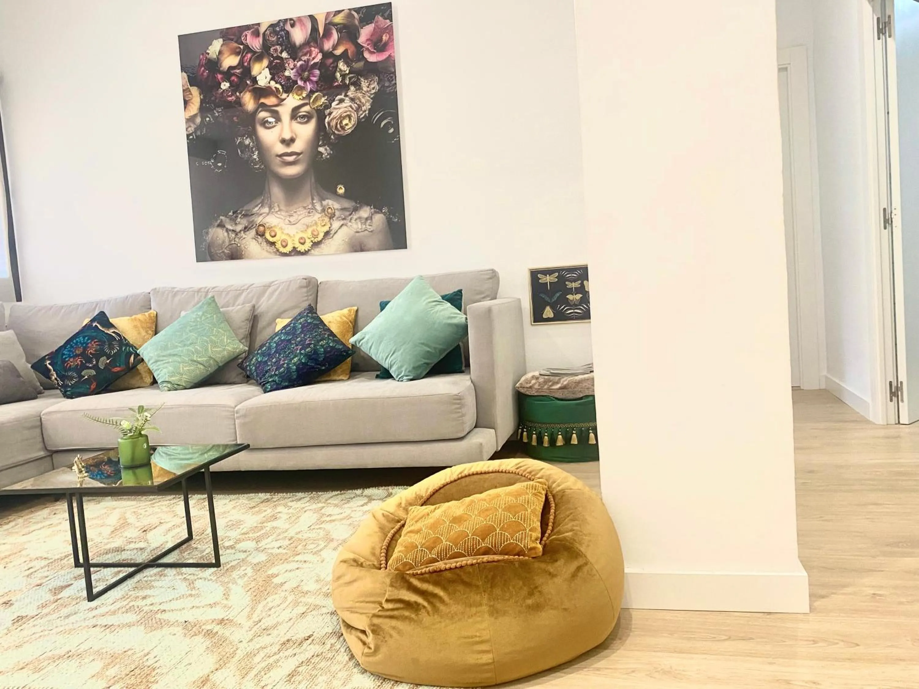 Living room in Barcelona Chic Apartments- Free Parking - 10 min BCN center by metro