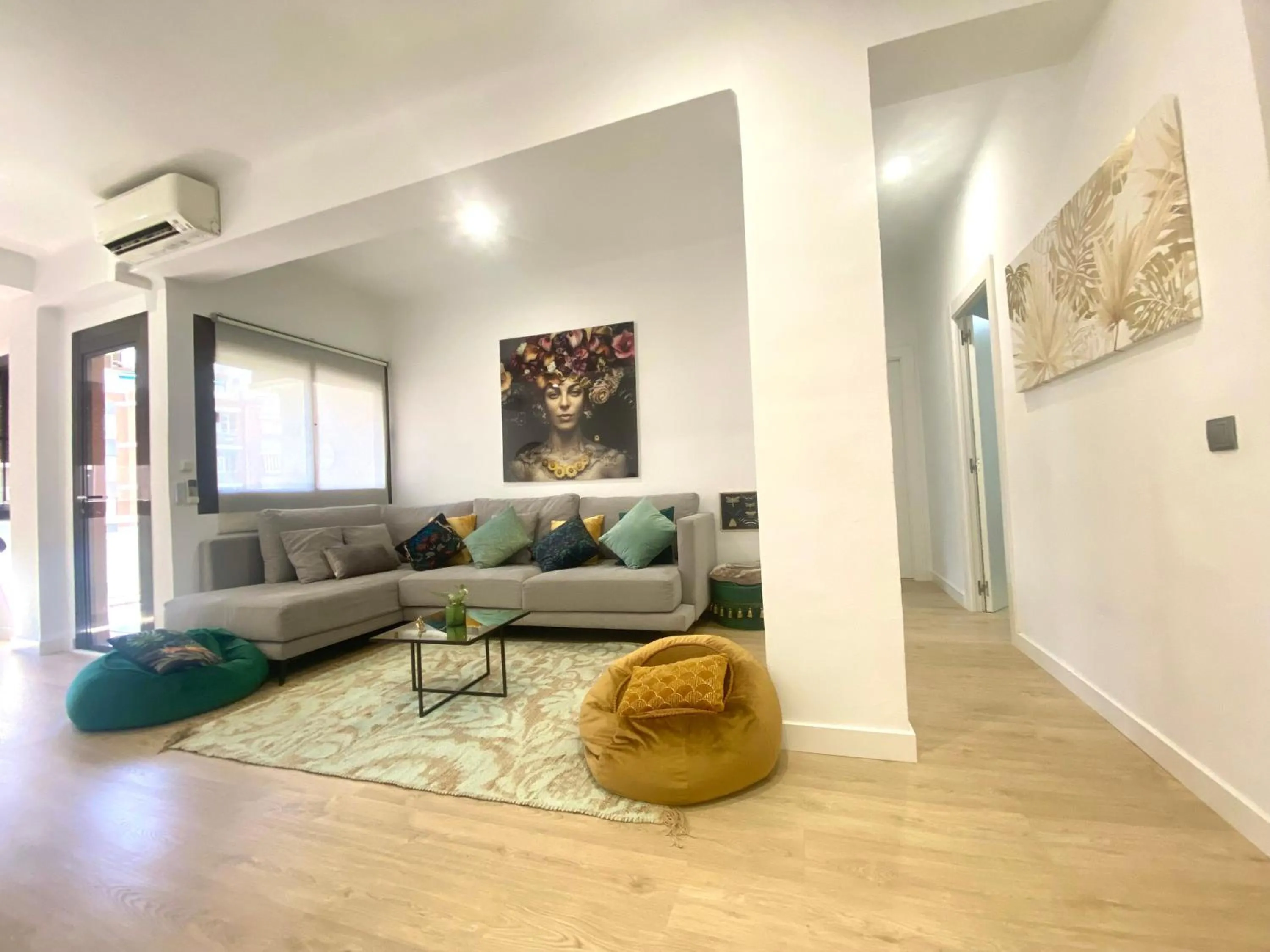 Living room in Barcelona Chic Apartments- Free Parking - 10 min BCN center by metro