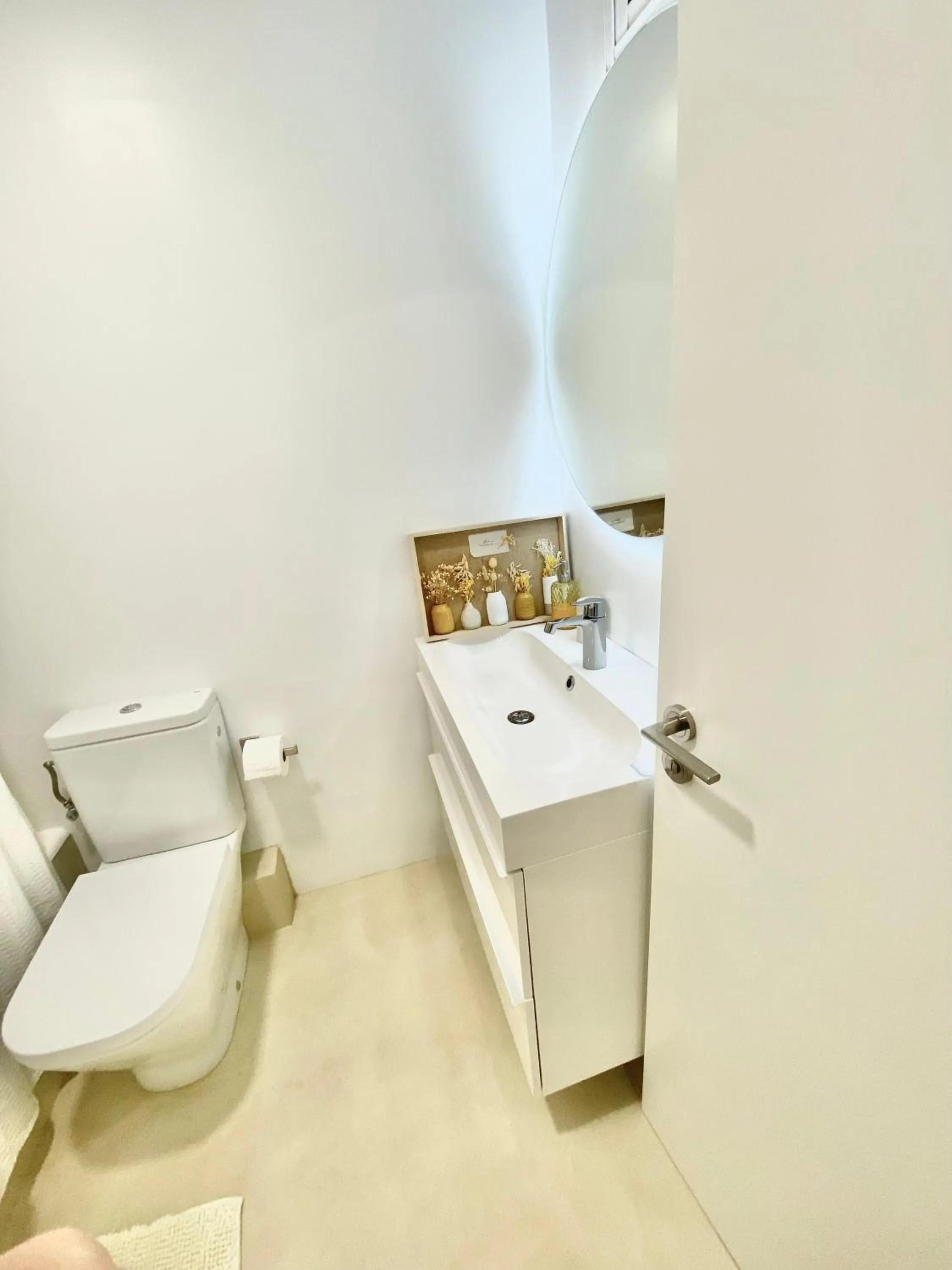 Toilet in Barcelona Chic Apartments- Free Parking - 10 min BCN center by metro