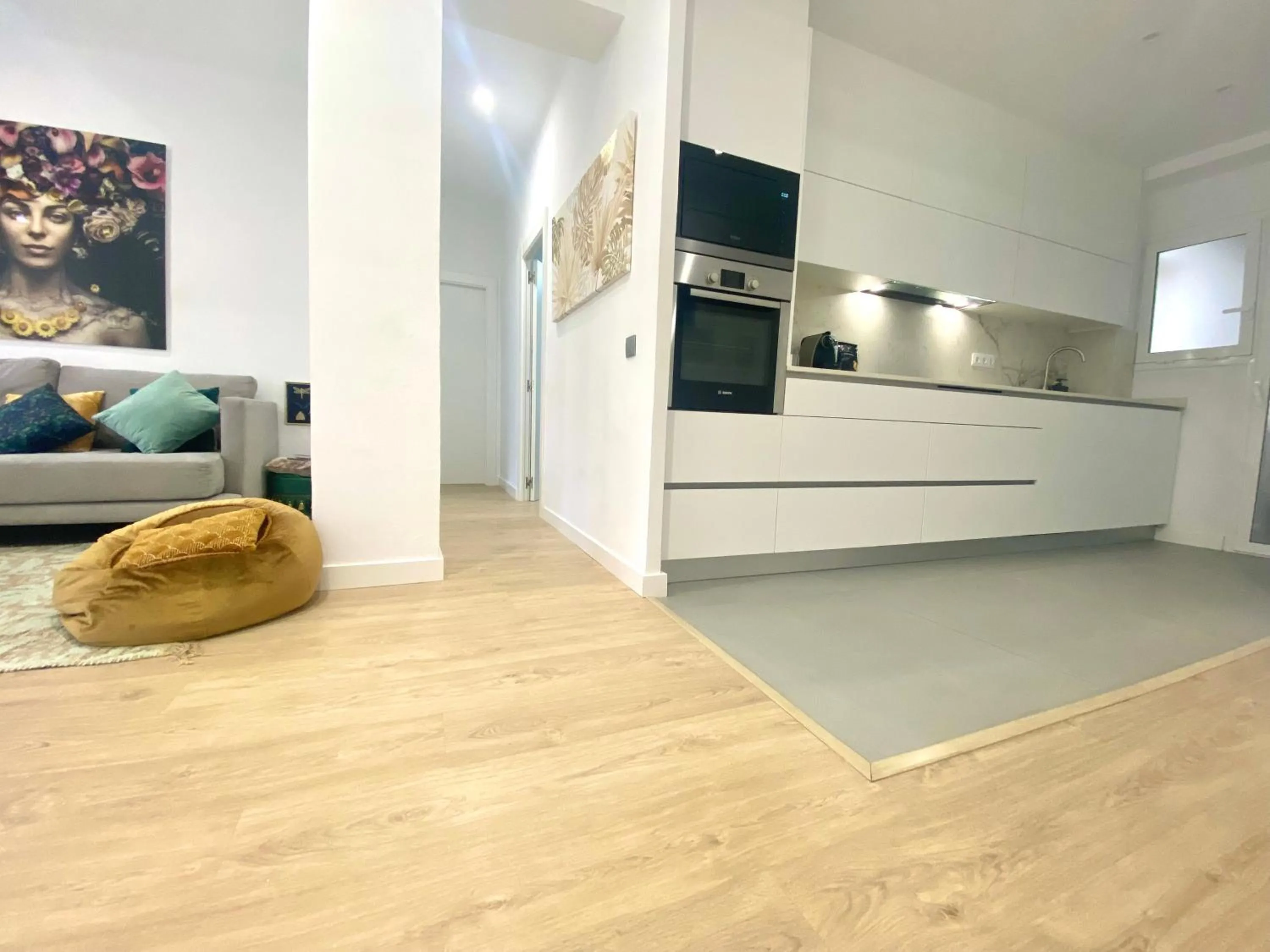 Kitchen or kitchenette in Barcelona Chic Apartments- Free Parking - 10 min BCN center by metro