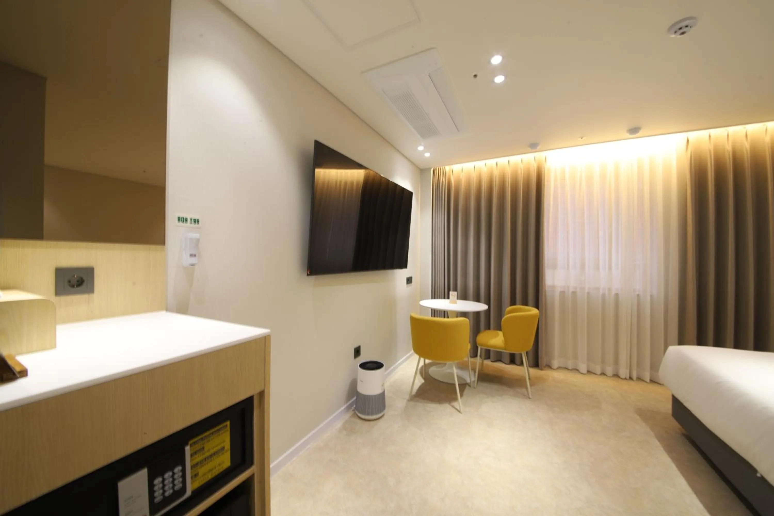 Bed in Asherah Villa d' aqua Hotel