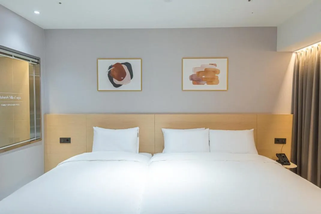 Bed in Asherah Villa d' aqua Hotel