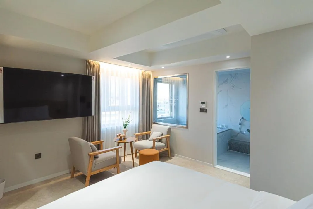 Bed in Asherah Villa d' aqua Hotel