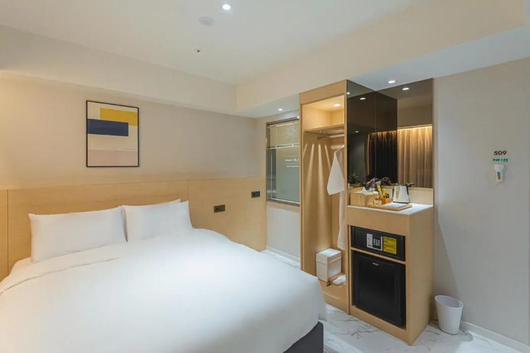 Bed in Asherah Villa d' aqua Hotel