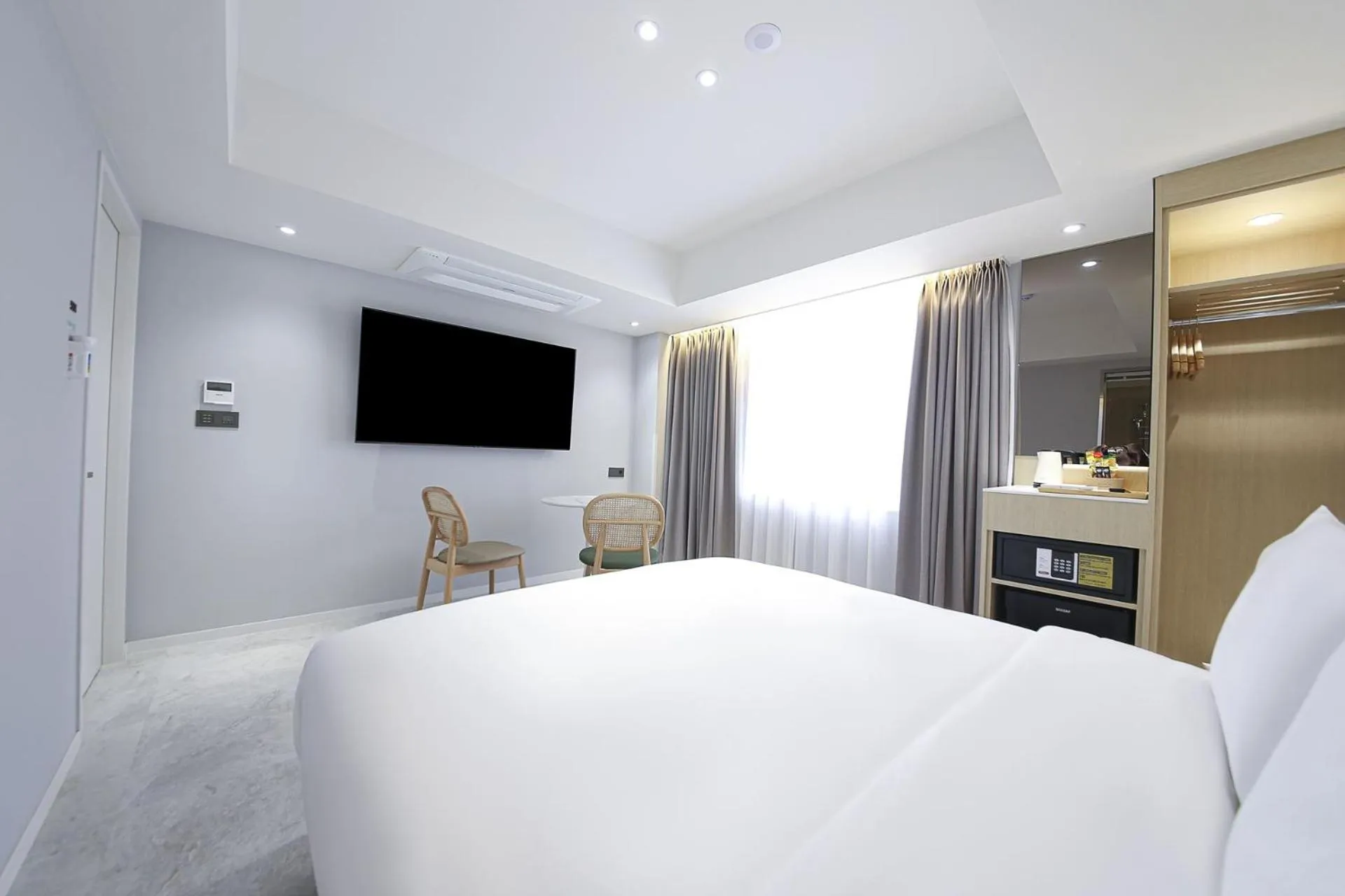 Bed in Asherah Villa d' aqua Hotel