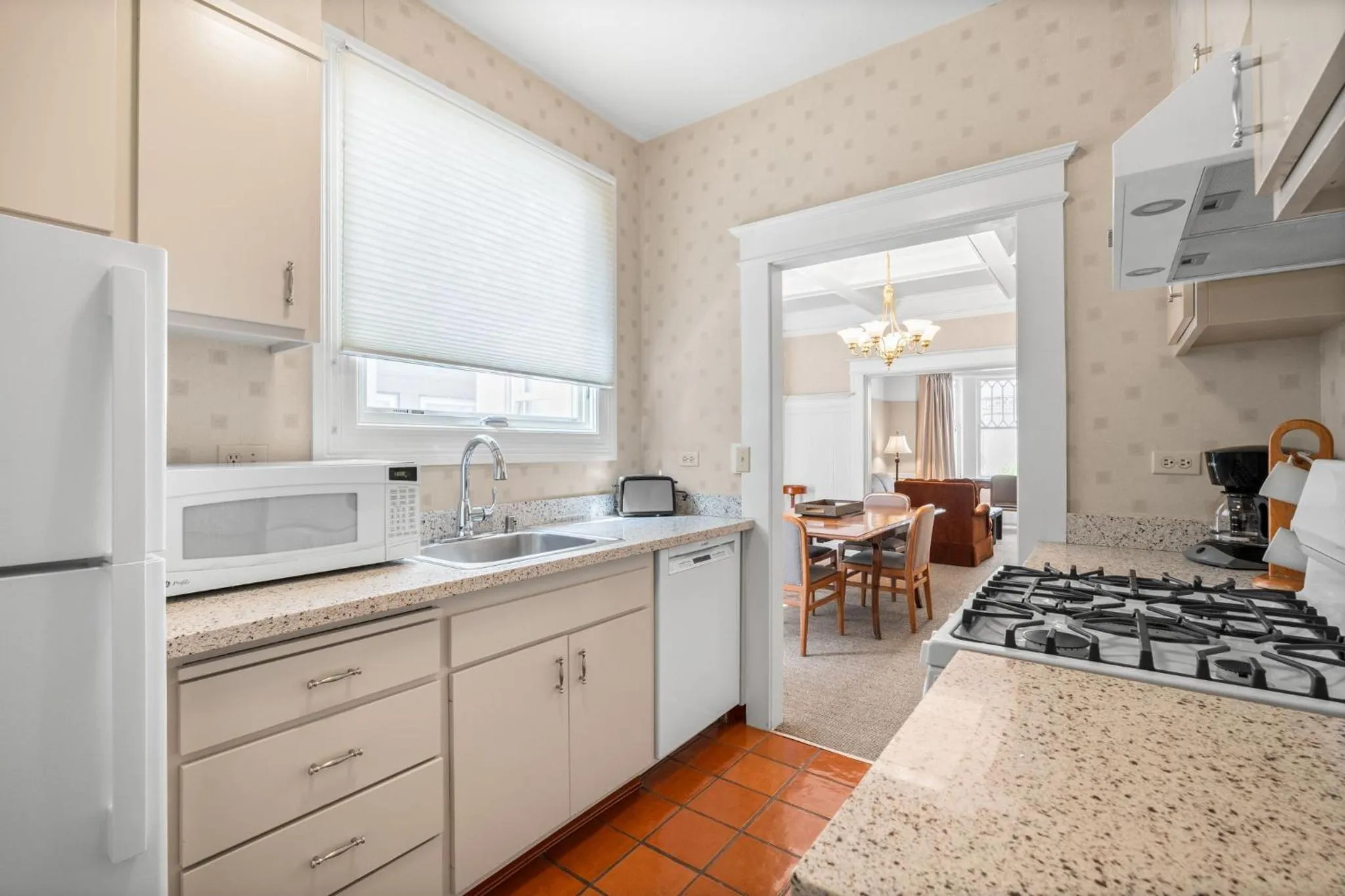 Kitchen or kitchenette in Powell Place