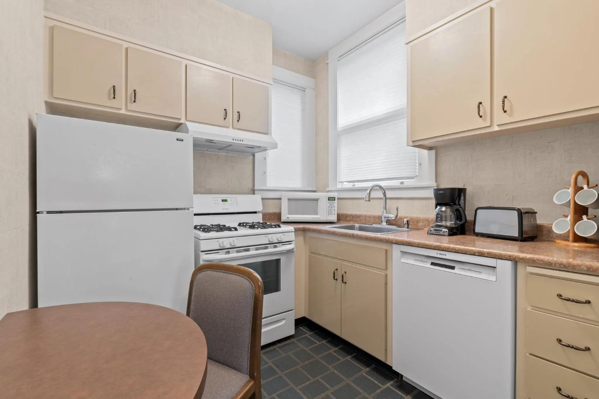 Coffee/tea facilities in Powell Place