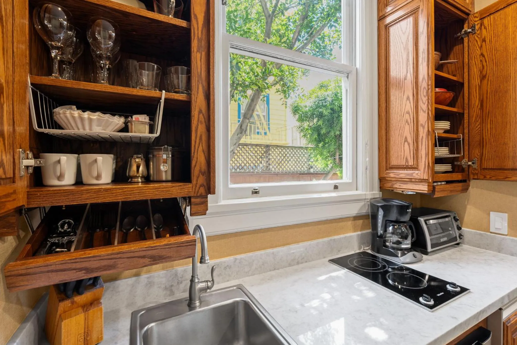 Coffee/tea facilities in Powell Place