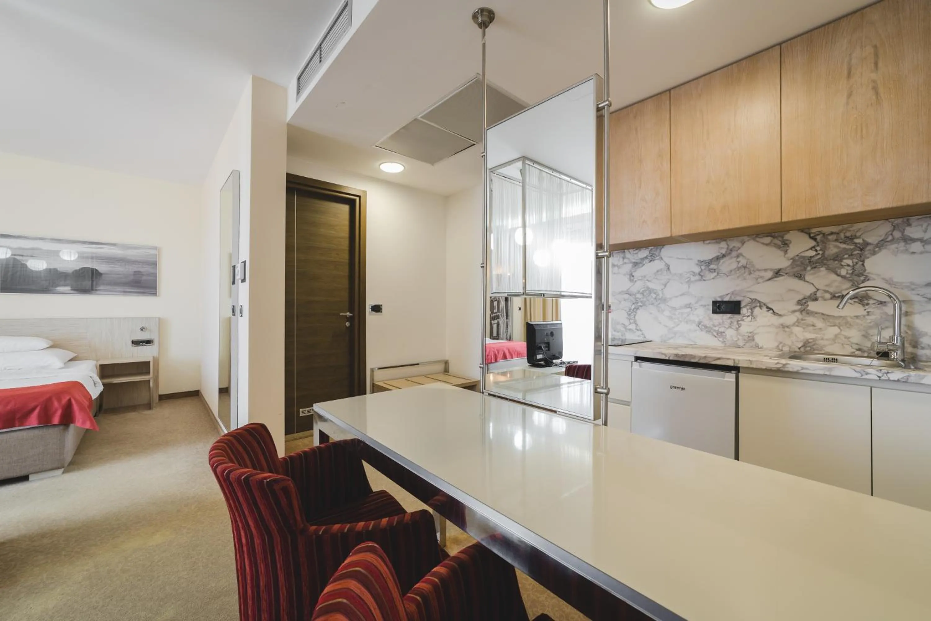 Kitchen or kitchenette, Bed in Hotel & Apartments HEC Residence