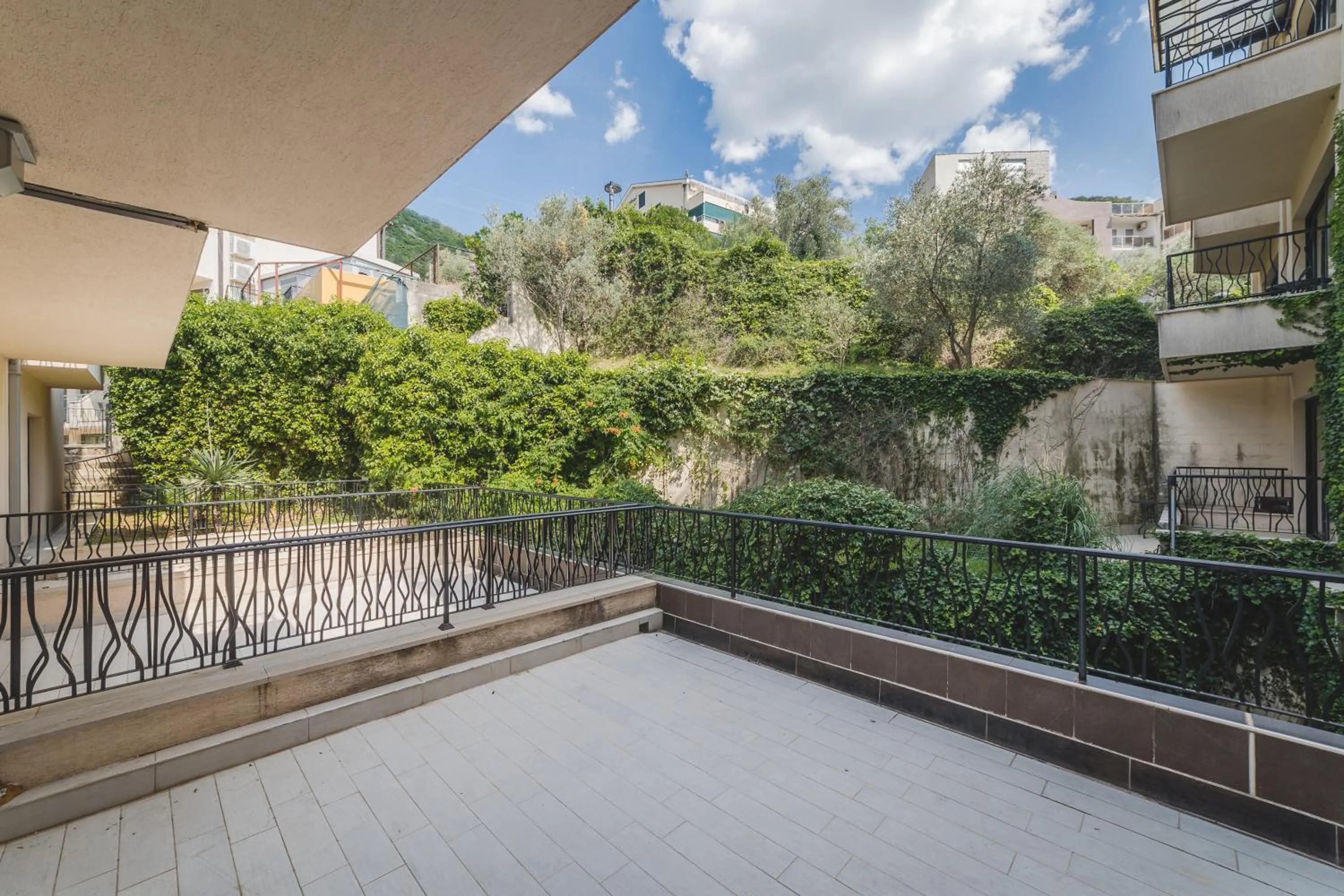 Balcony/Terrace in Hotel & Apartments HEC Residence