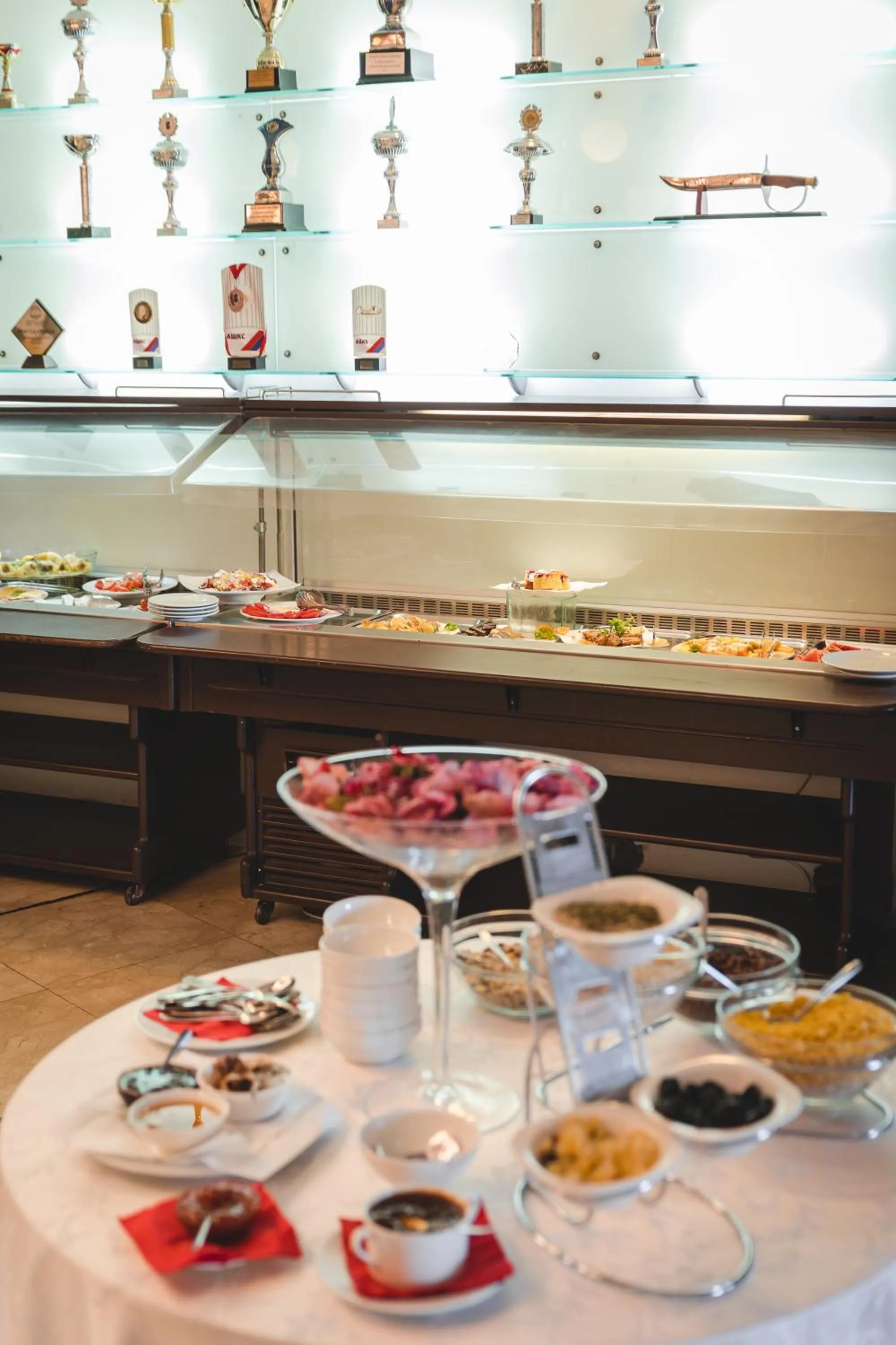 Restaurant/places to eat in Hotel & Apartments HEC Residence