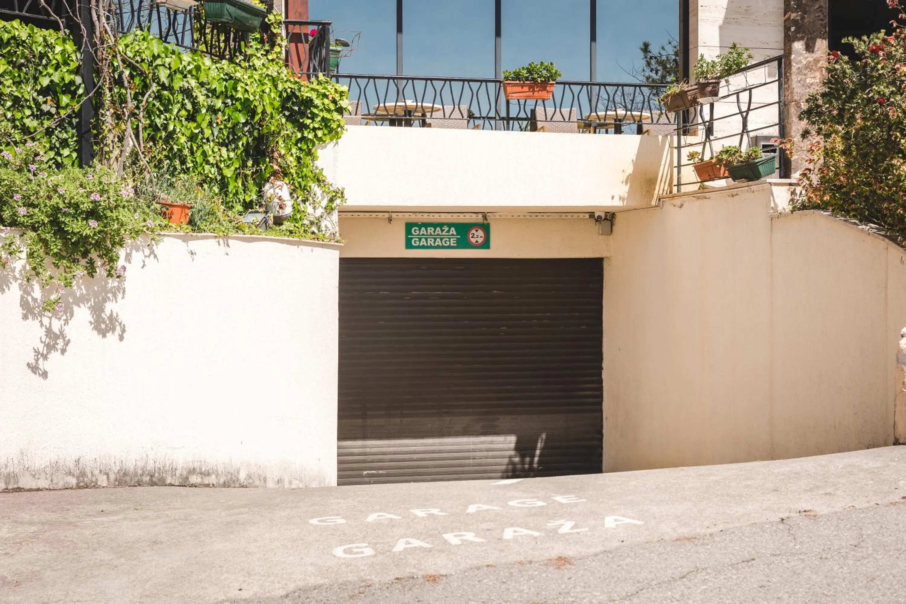 Parking in Hotel & Apartments HEC Residence