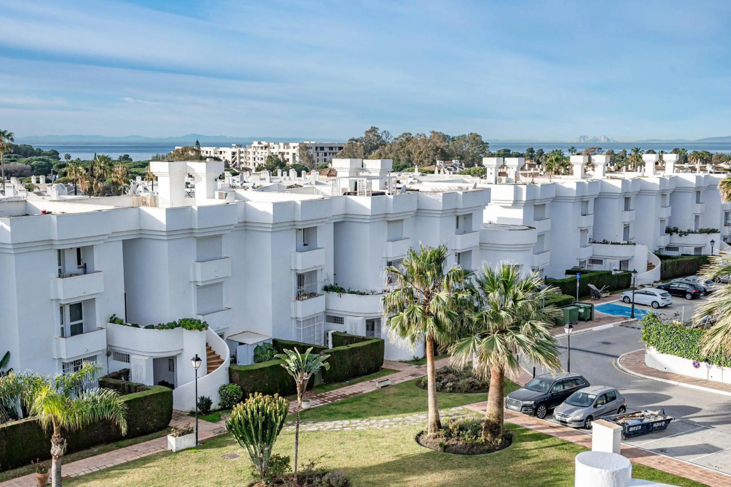 Andalusian Elegance apartment in El Paraiso with 360 views over Sea and Mountains
