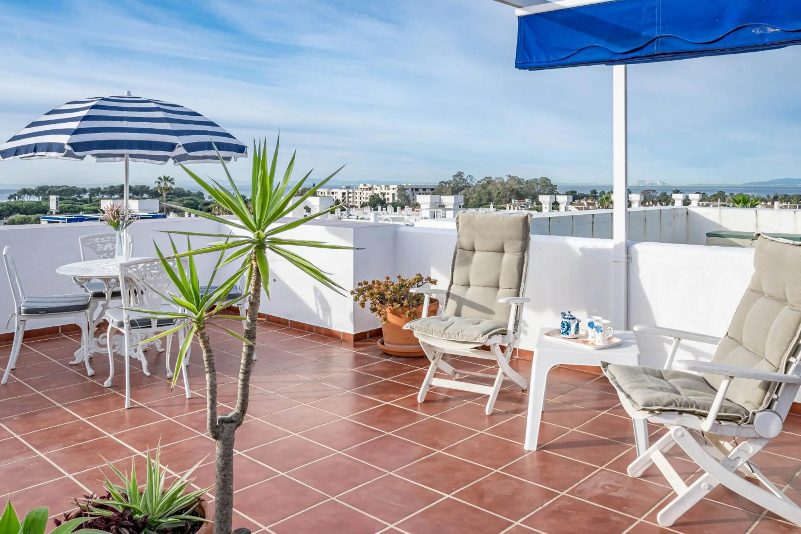 Balcony/Terrace in Andalusian Elegance apartment in El Paraiso with 360 views over Sea and Mountains