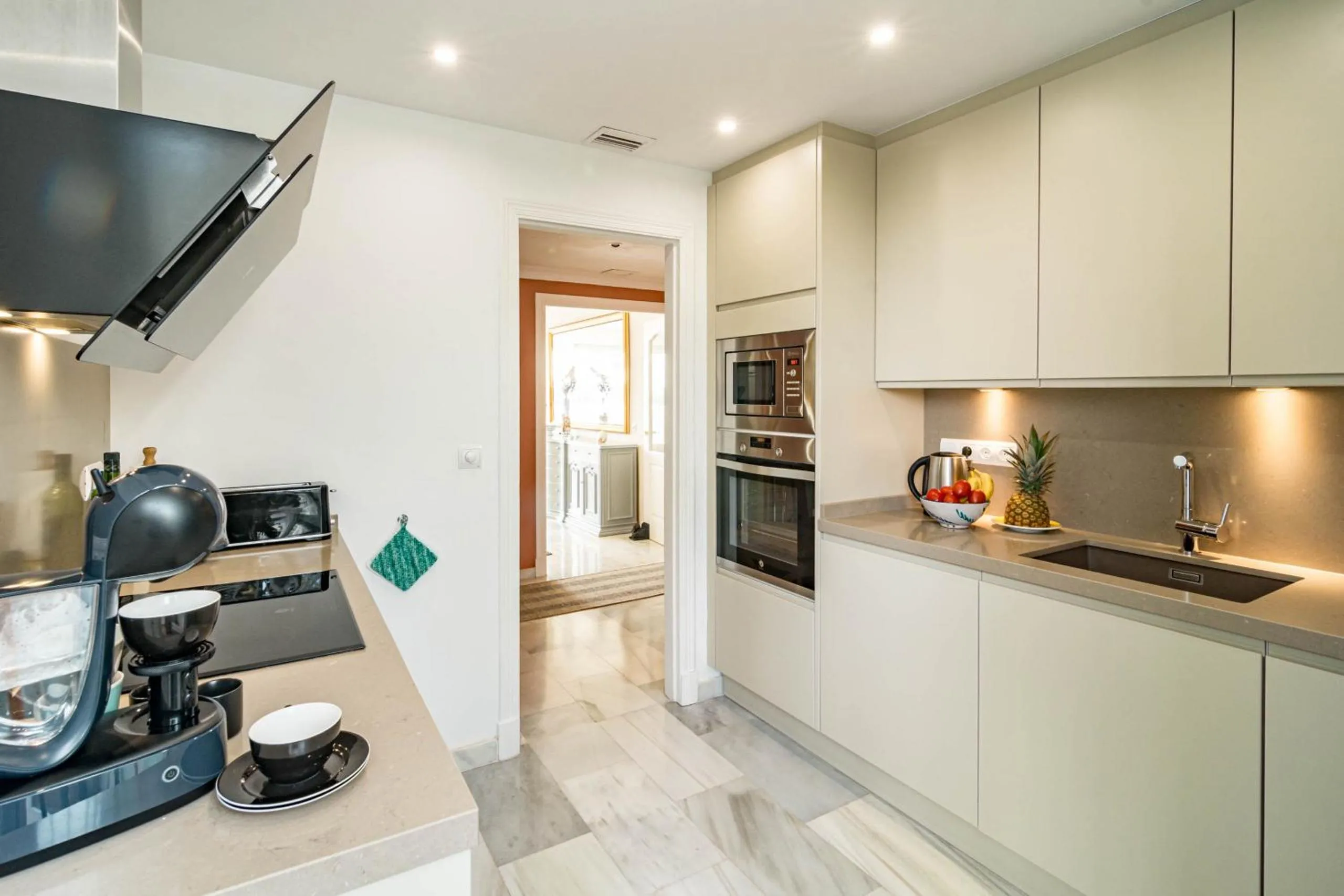 Kitchen or kitchenette in Andalusian Elegance apartment in El Paraiso with 360 views over Sea and Mountains