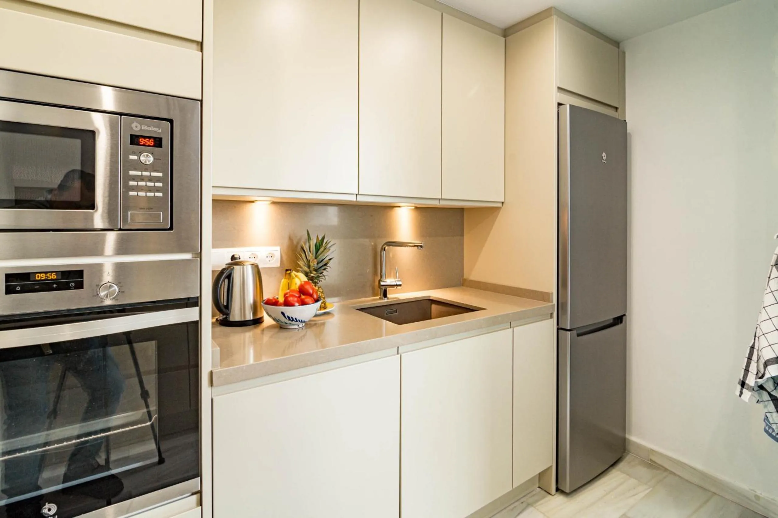Kitchen or kitchenette in Andalusian Elegance apartment in El Paraiso with 360 views over Sea and Mountains