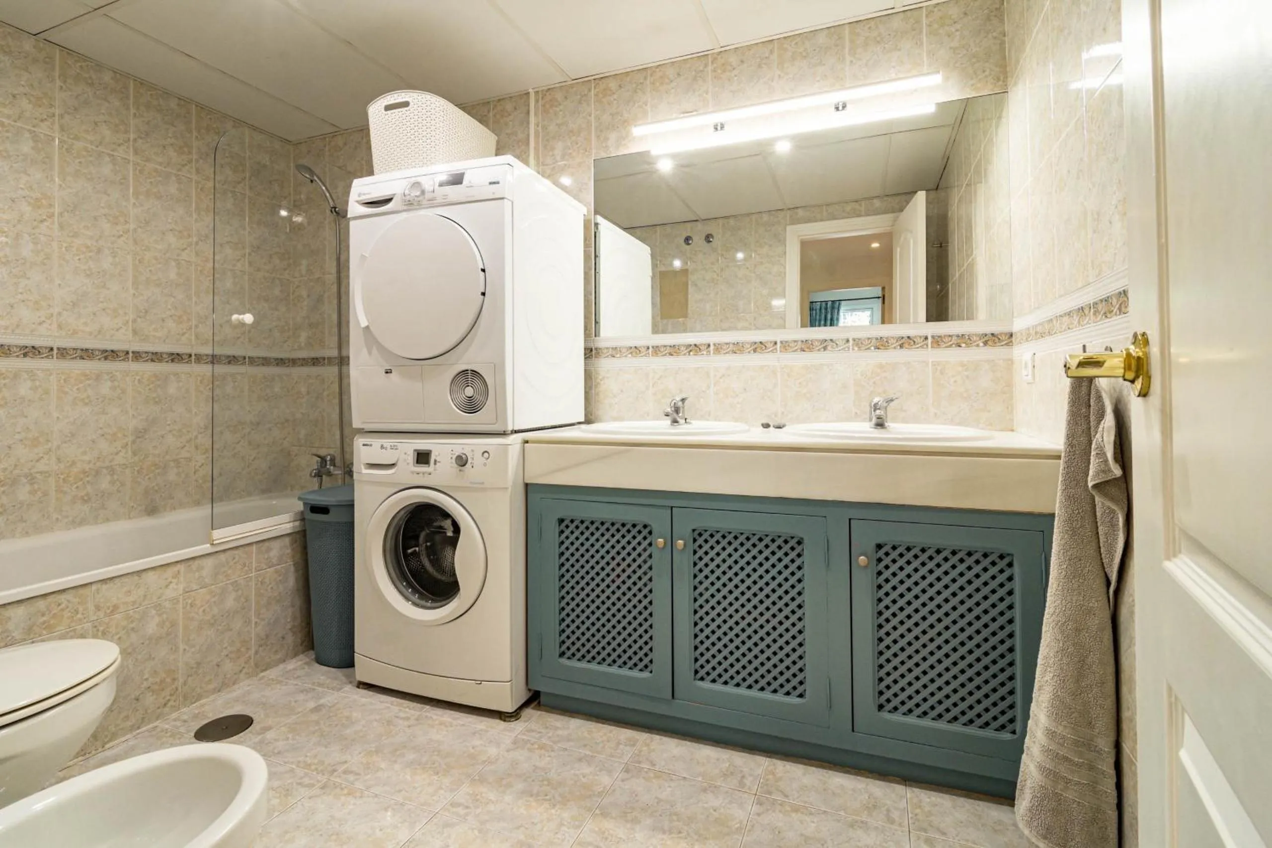 Bathroom in Andalusian Elegance apartment in El Paraiso with 360 views over Sea and Mountains