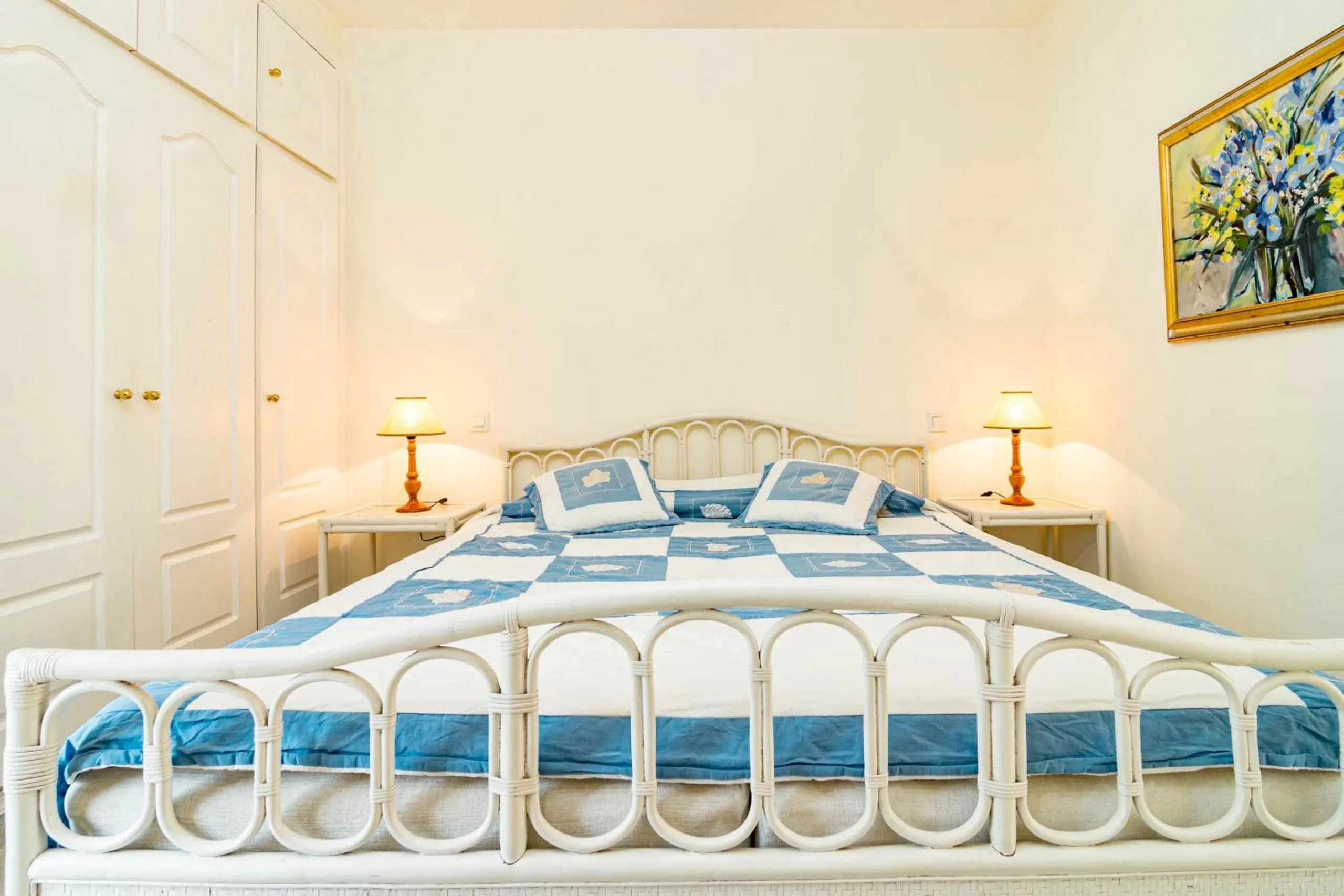 Bed in Andalusian Elegance apartment in El Paraiso with 360 views over Sea and Mountains