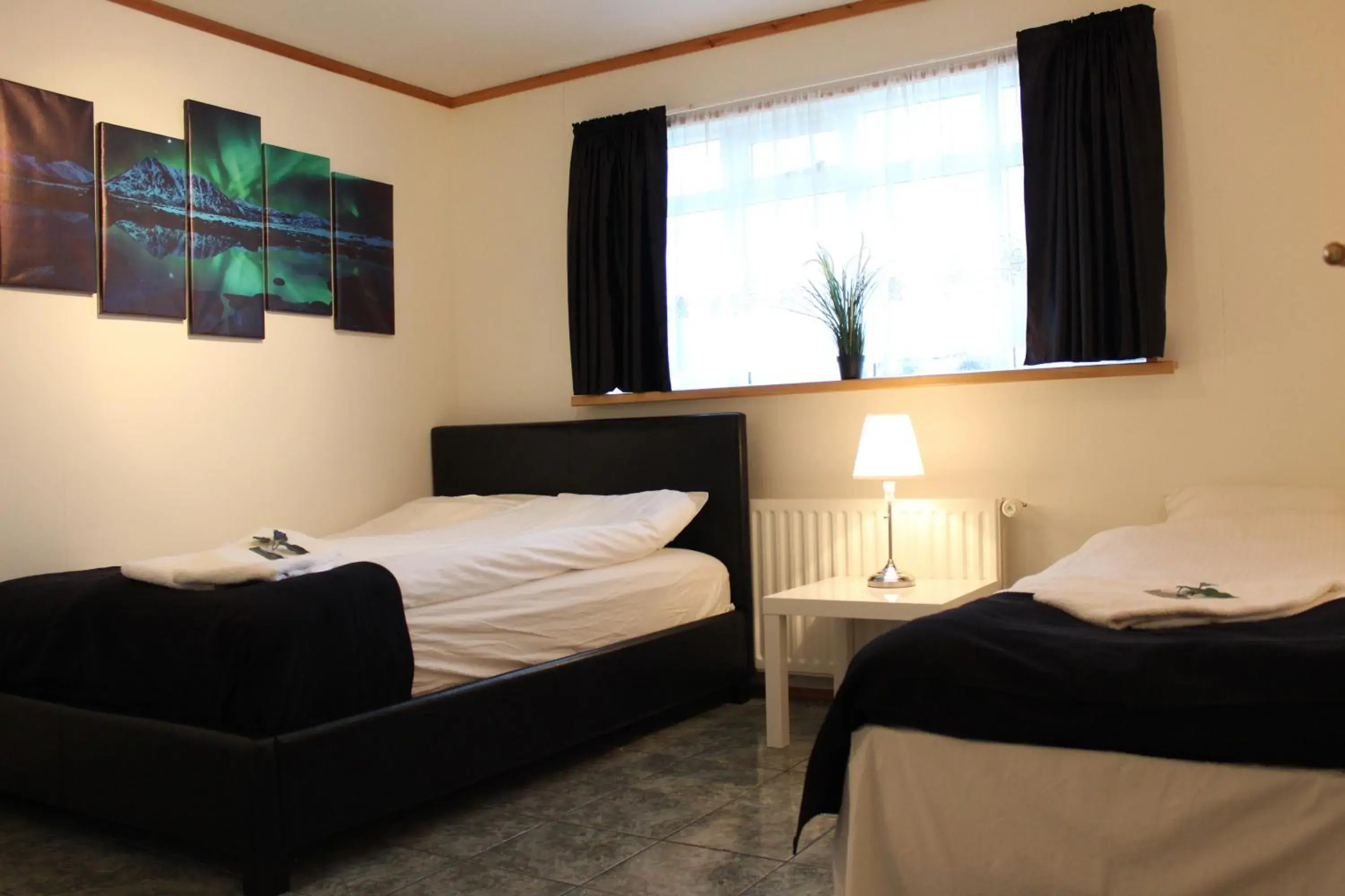 Triple Room with Shared Bathroom in Guesthouse Árný Triple Room with Shared Bathroom in Guesthouse Árný