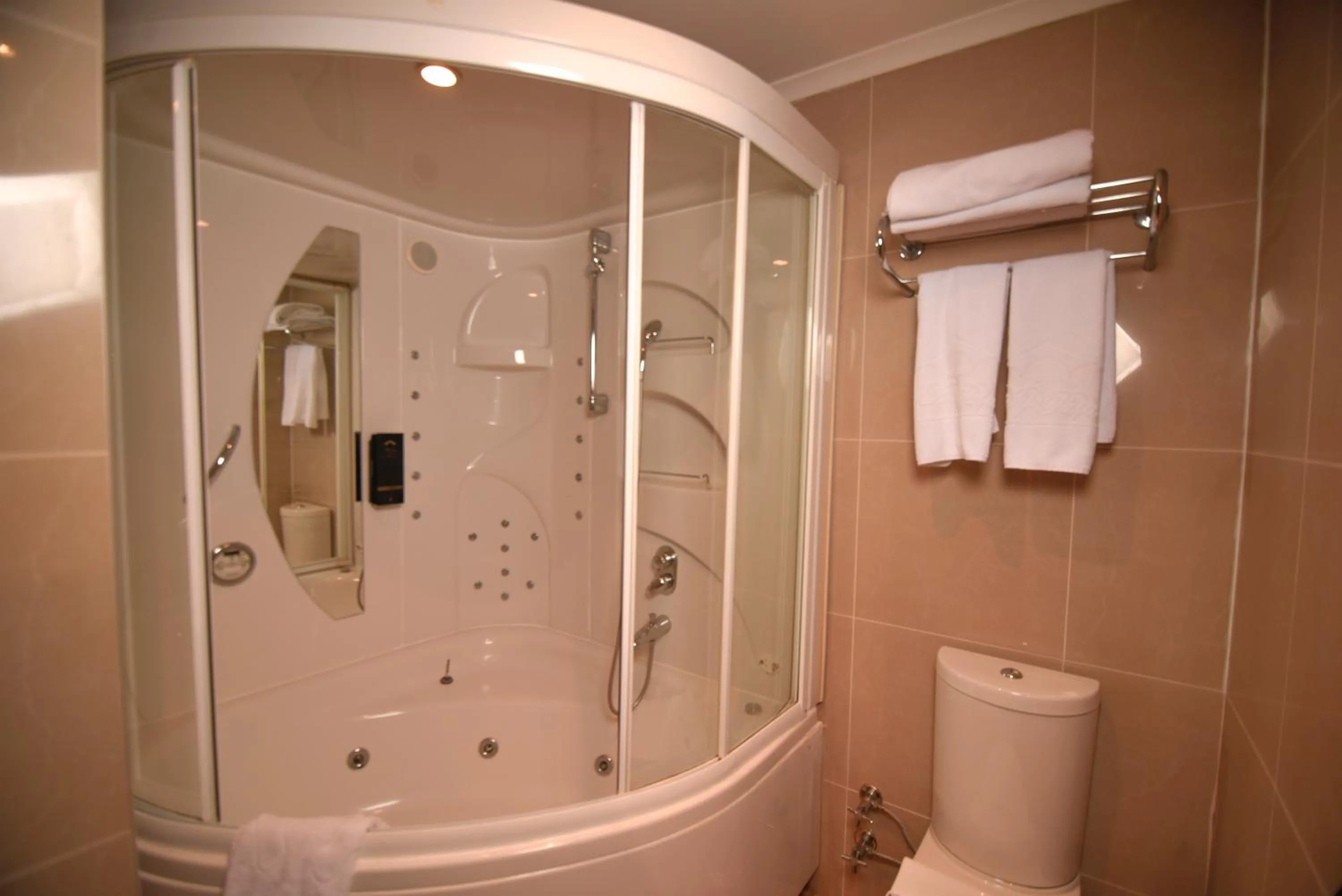 Shower in Alp Pasa Gazetta - Special Class