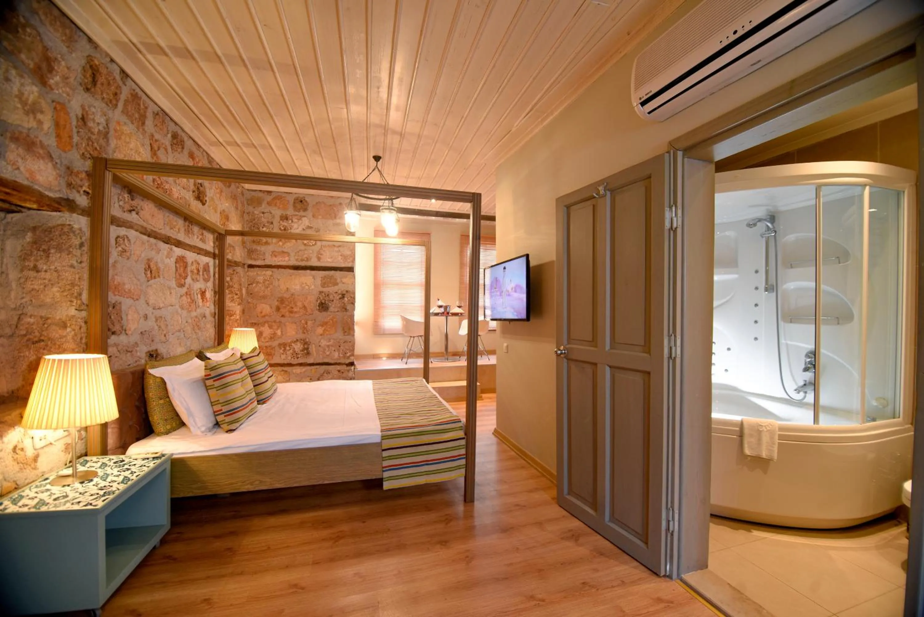 Shower, Bed in Alp Pasa Gazetta - Special Class