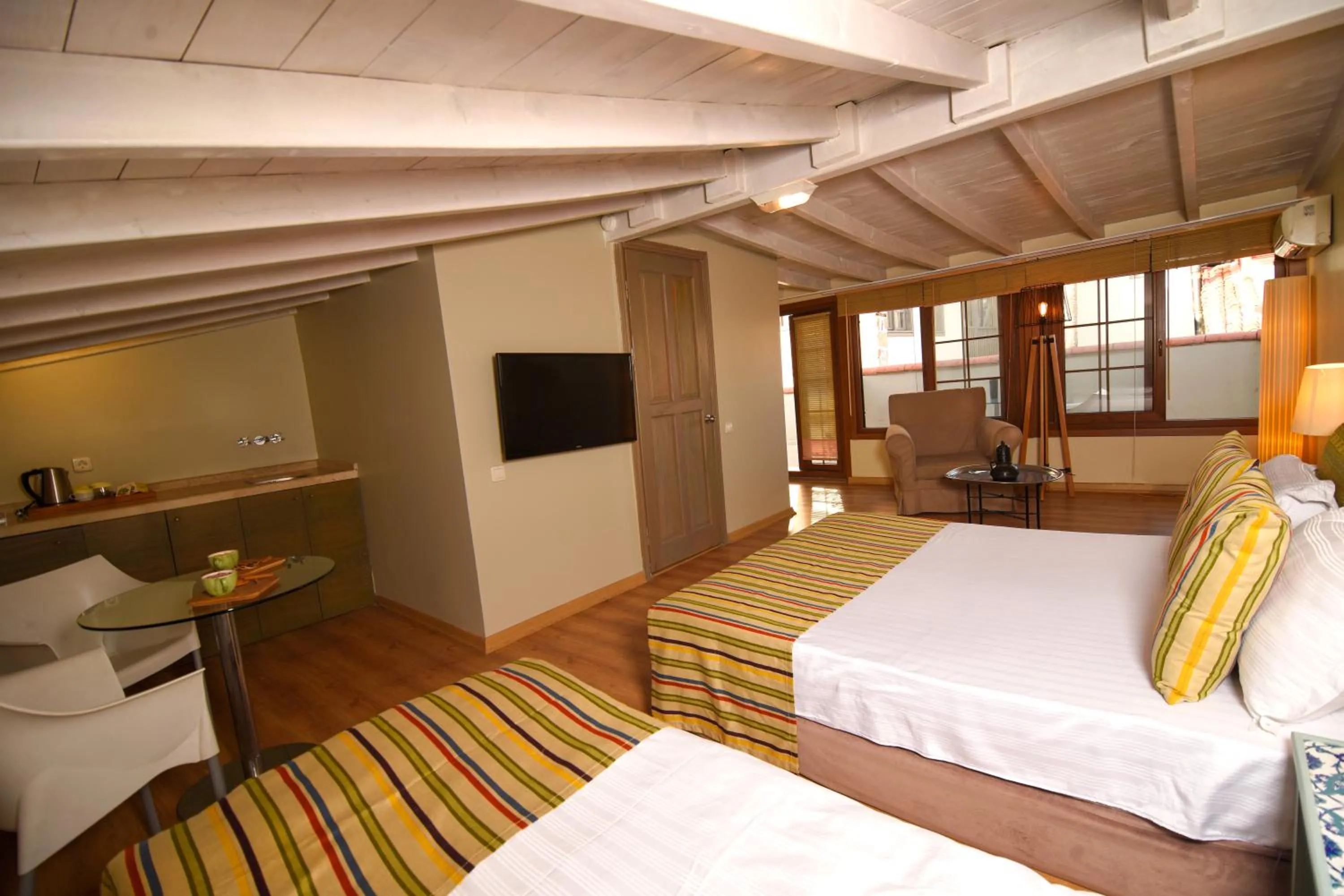 Communal lounge/ TV room, Bed in Alp Pasa Gazetta - Special Class