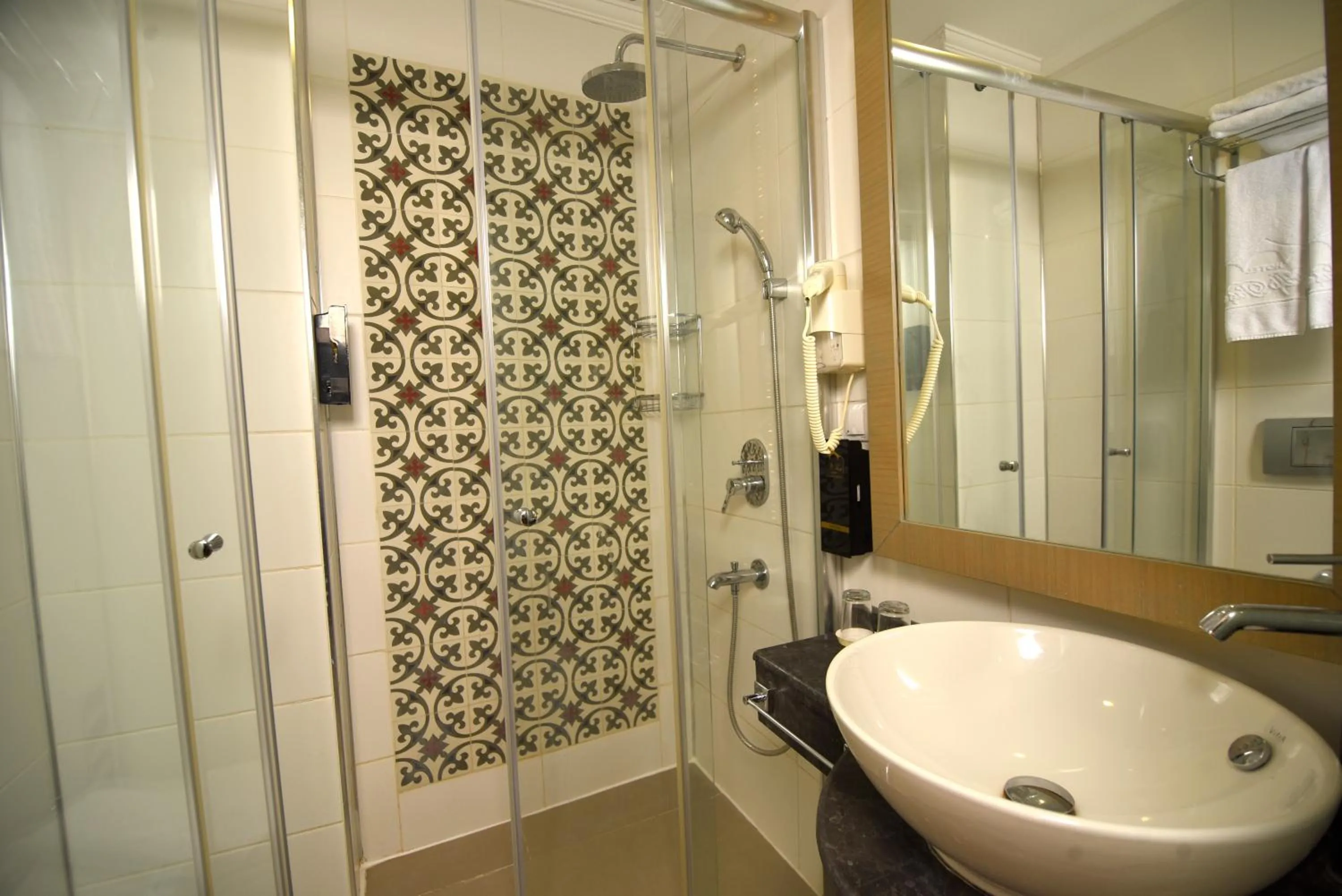 Shower in Alp Pasa Gazetta - Special Class