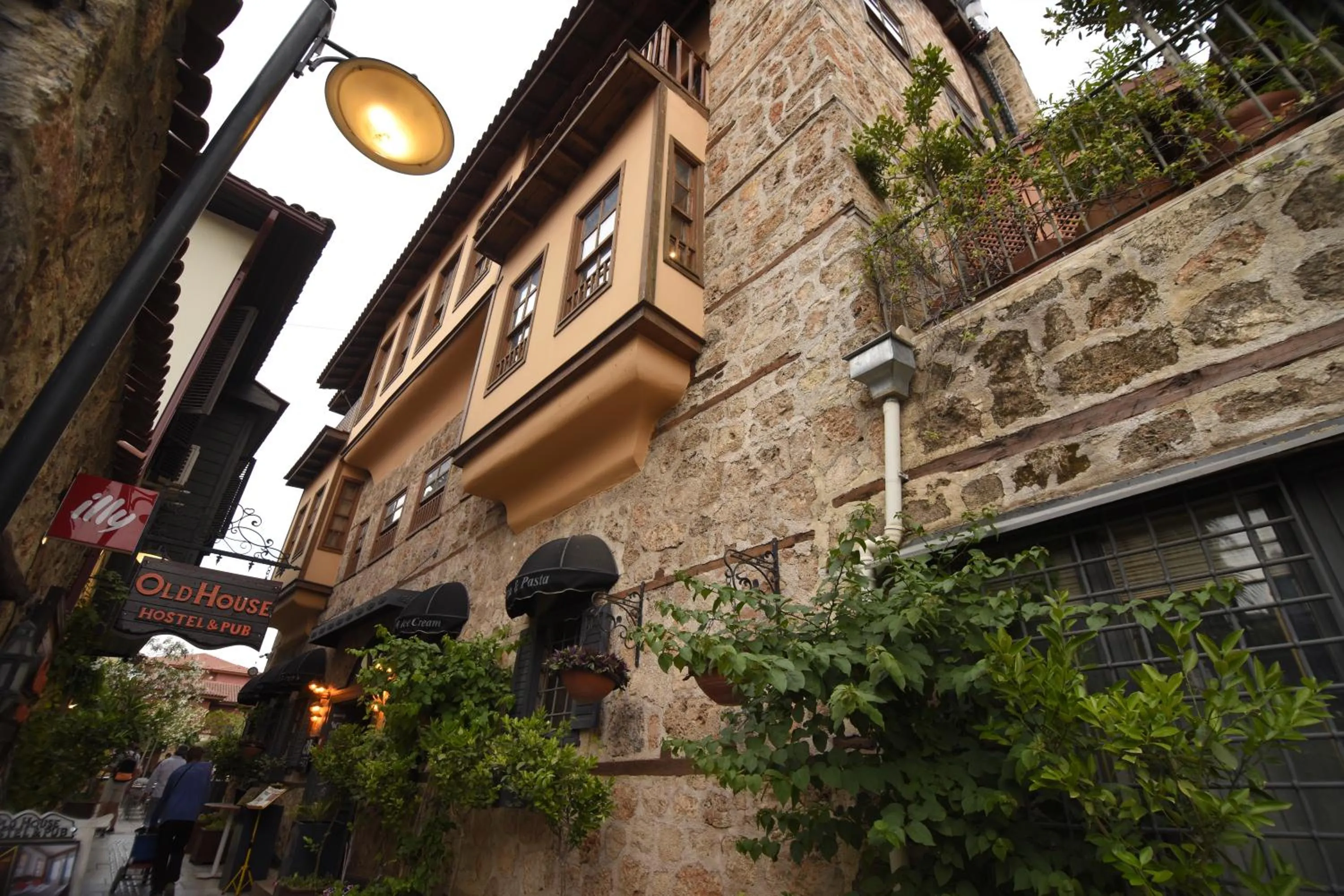 Property building in Alp Pasa Gazetta - Special Class