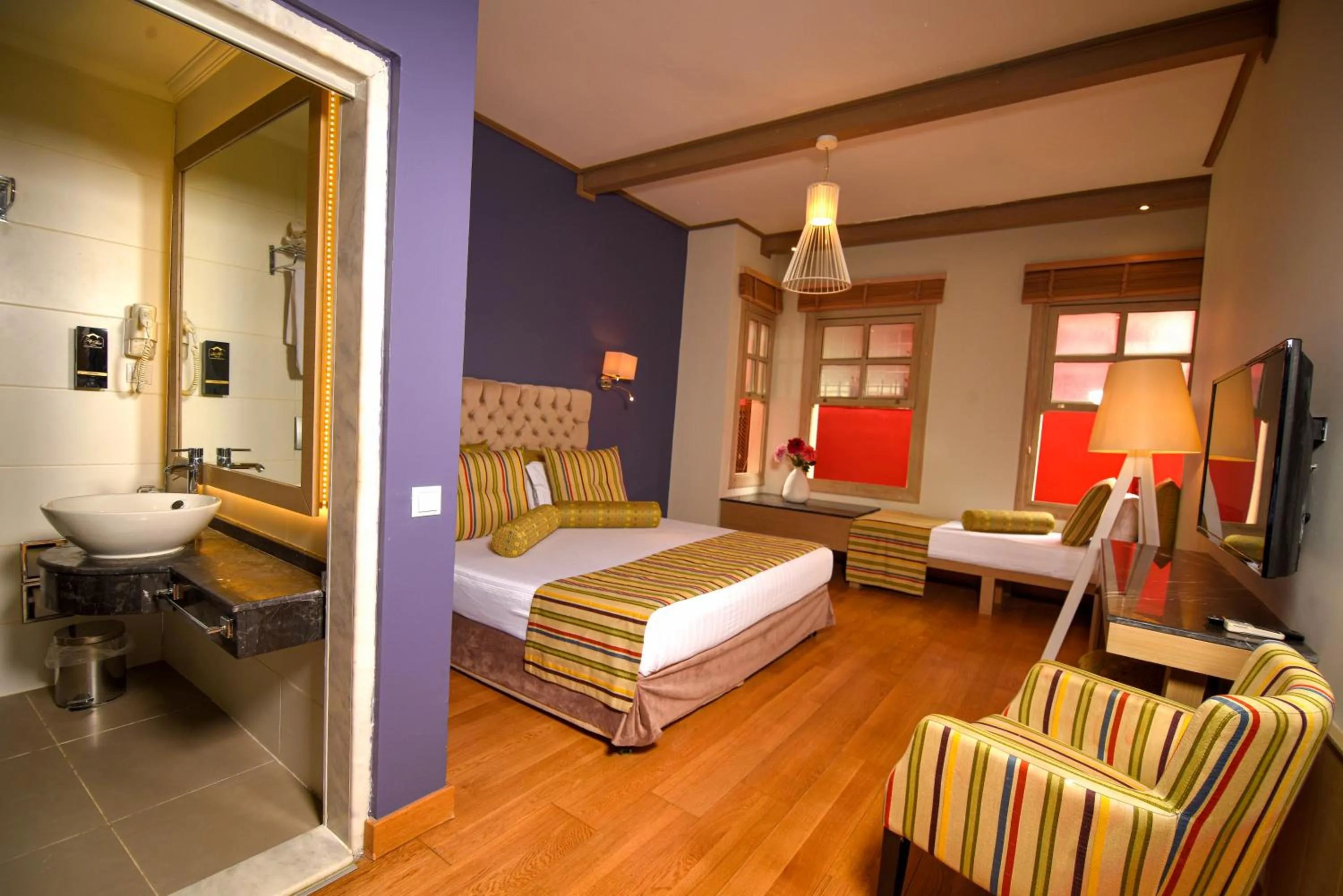 Communal lounge/ TV room, Bed in Alp Pasa Gazetta - Special Class