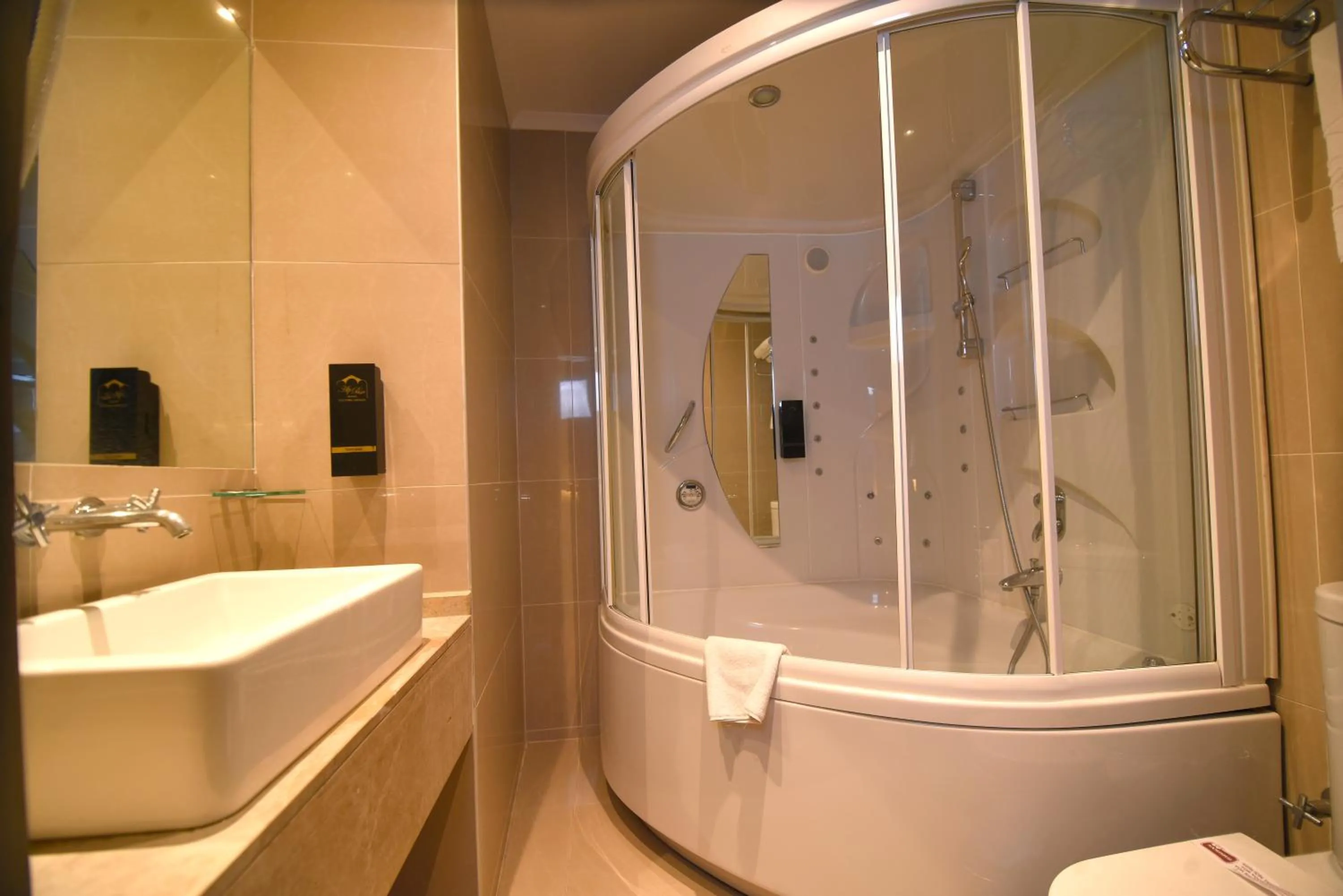 Shower in Alp Pasa Gazetta - Special Class