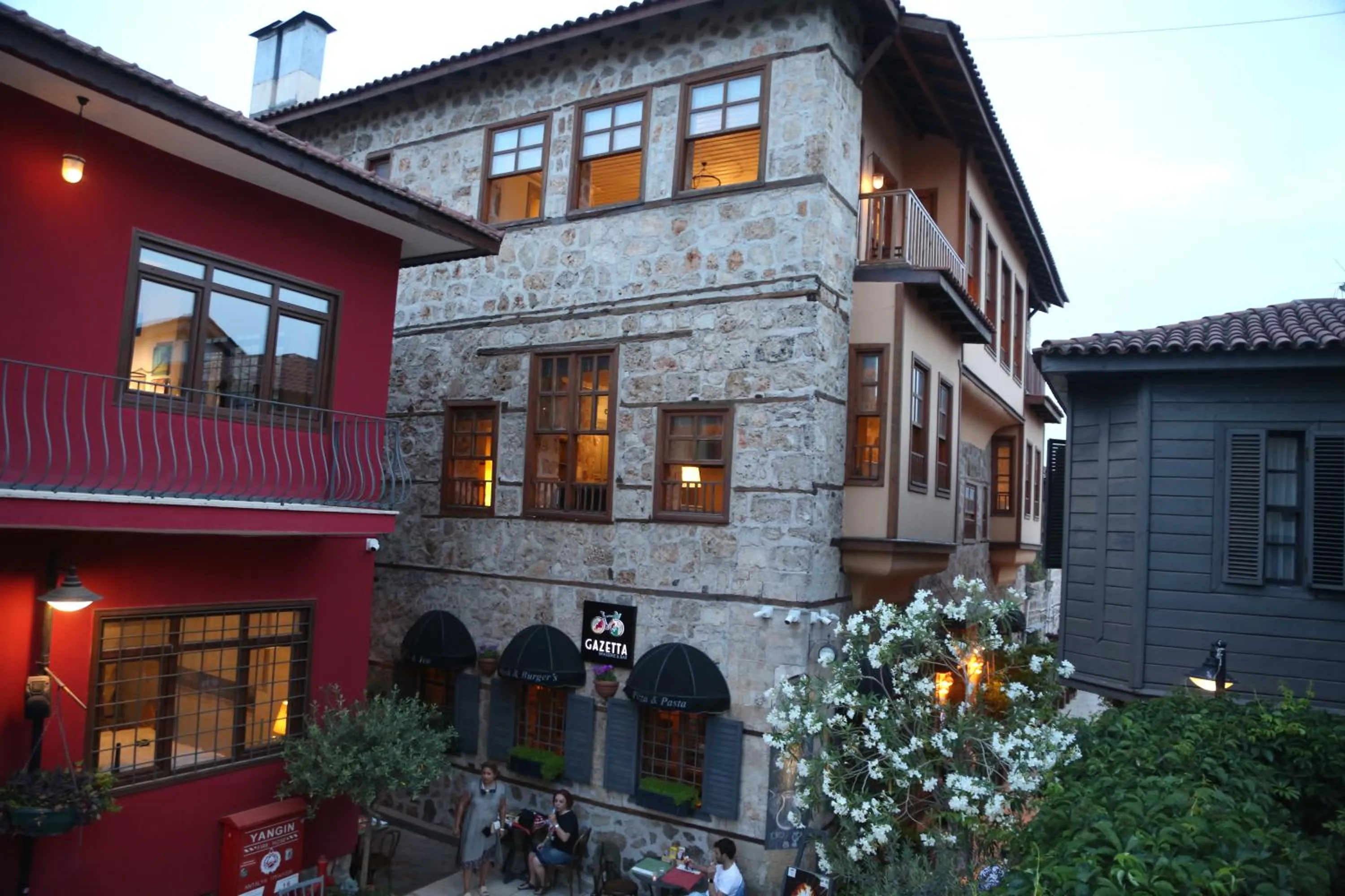Property building in Alp Pasa Gazetta - Special Class