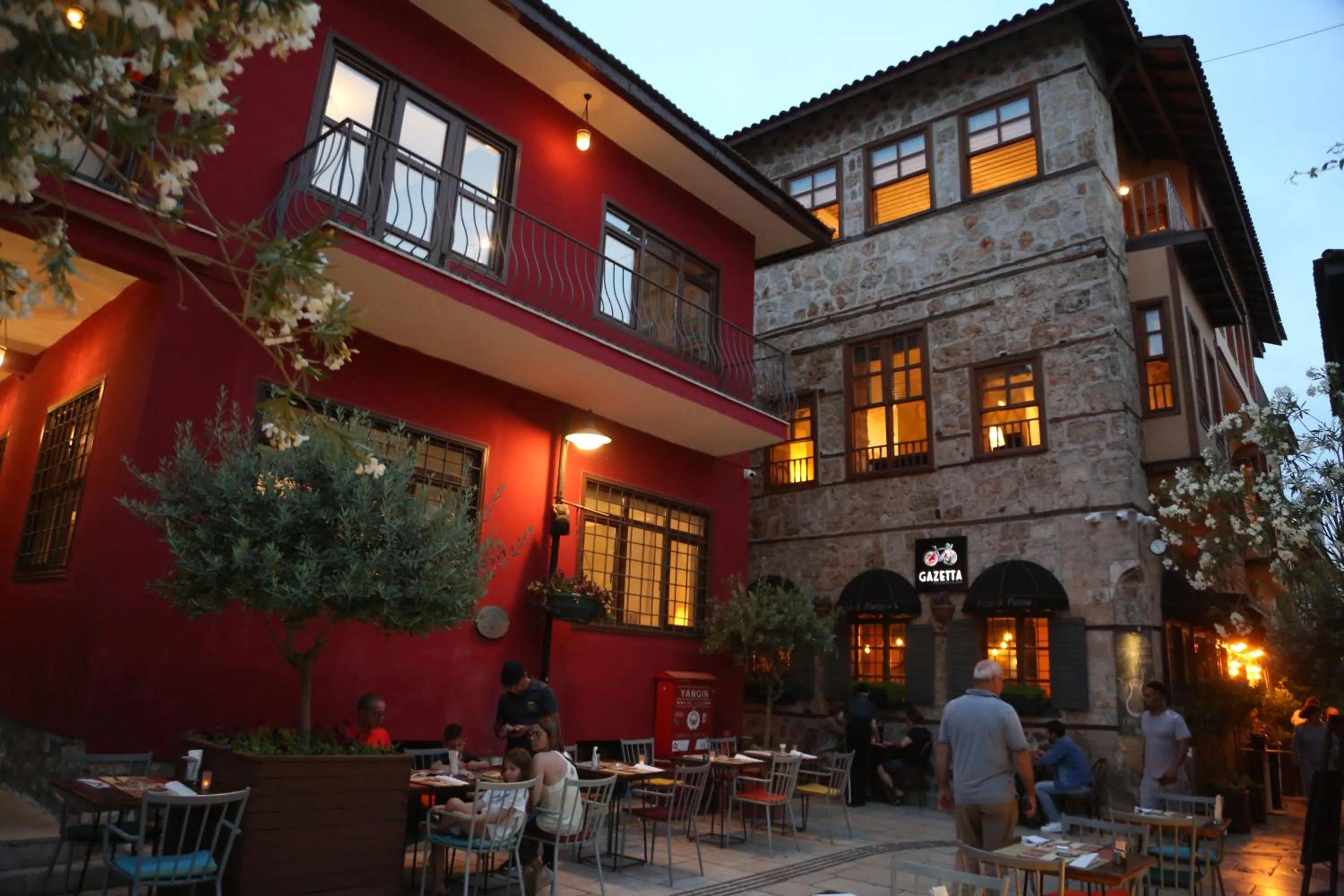 Property building in Alp Pasa Gazetta - Special Class