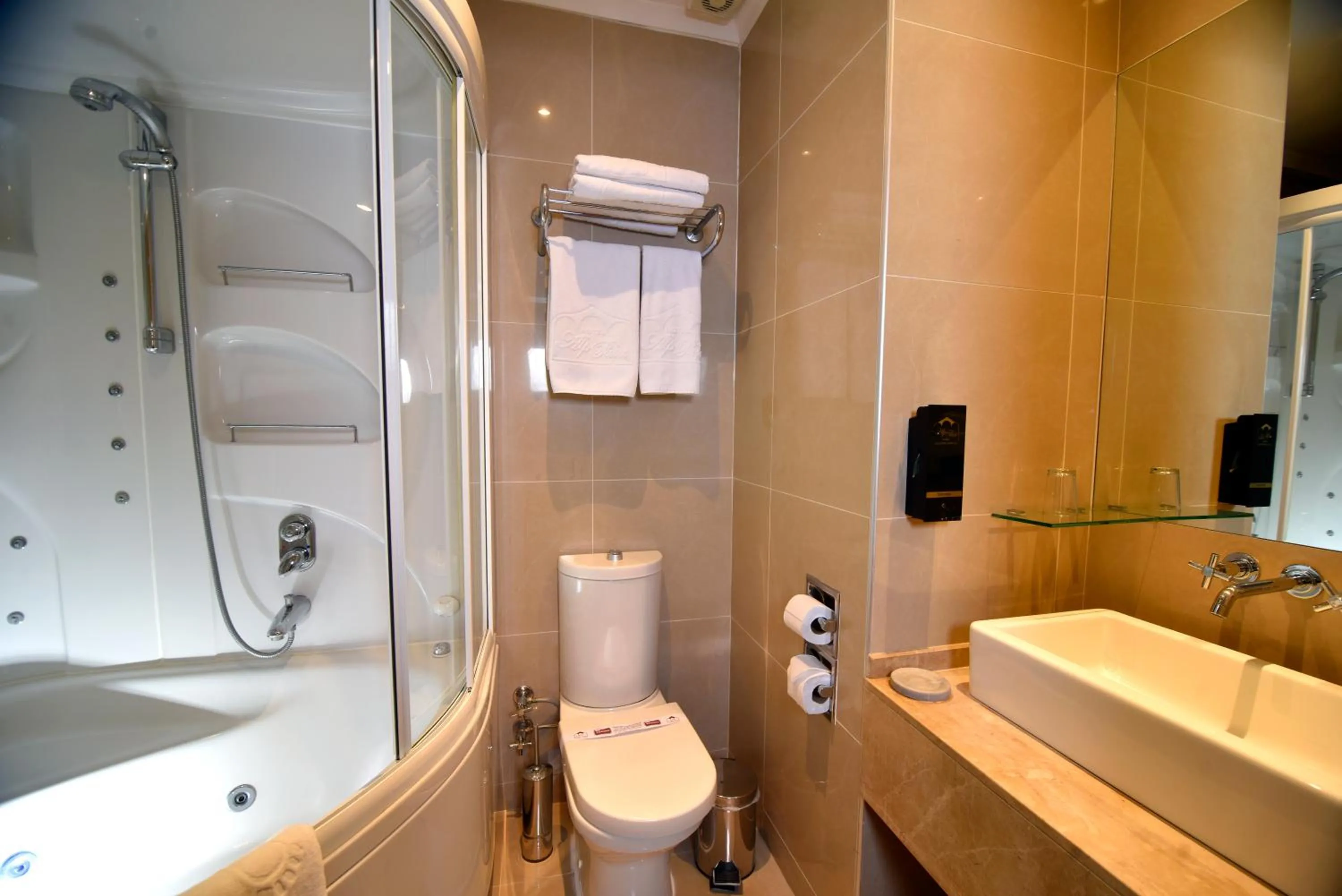 Shower in Alp Pasa Gazetta - Special Class