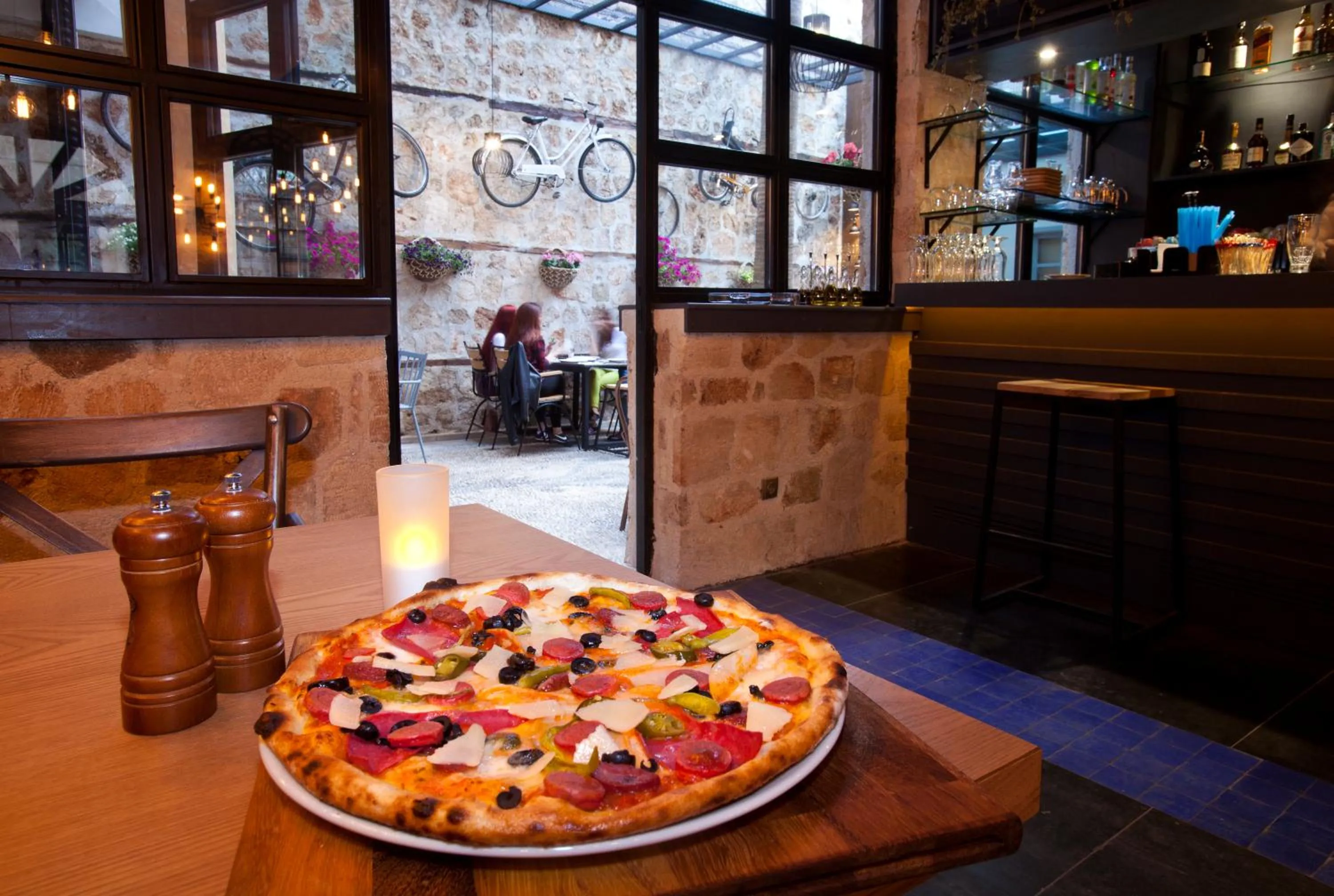 Restaurant/places to eat in Alp Pasa Gazetta - Special Class
