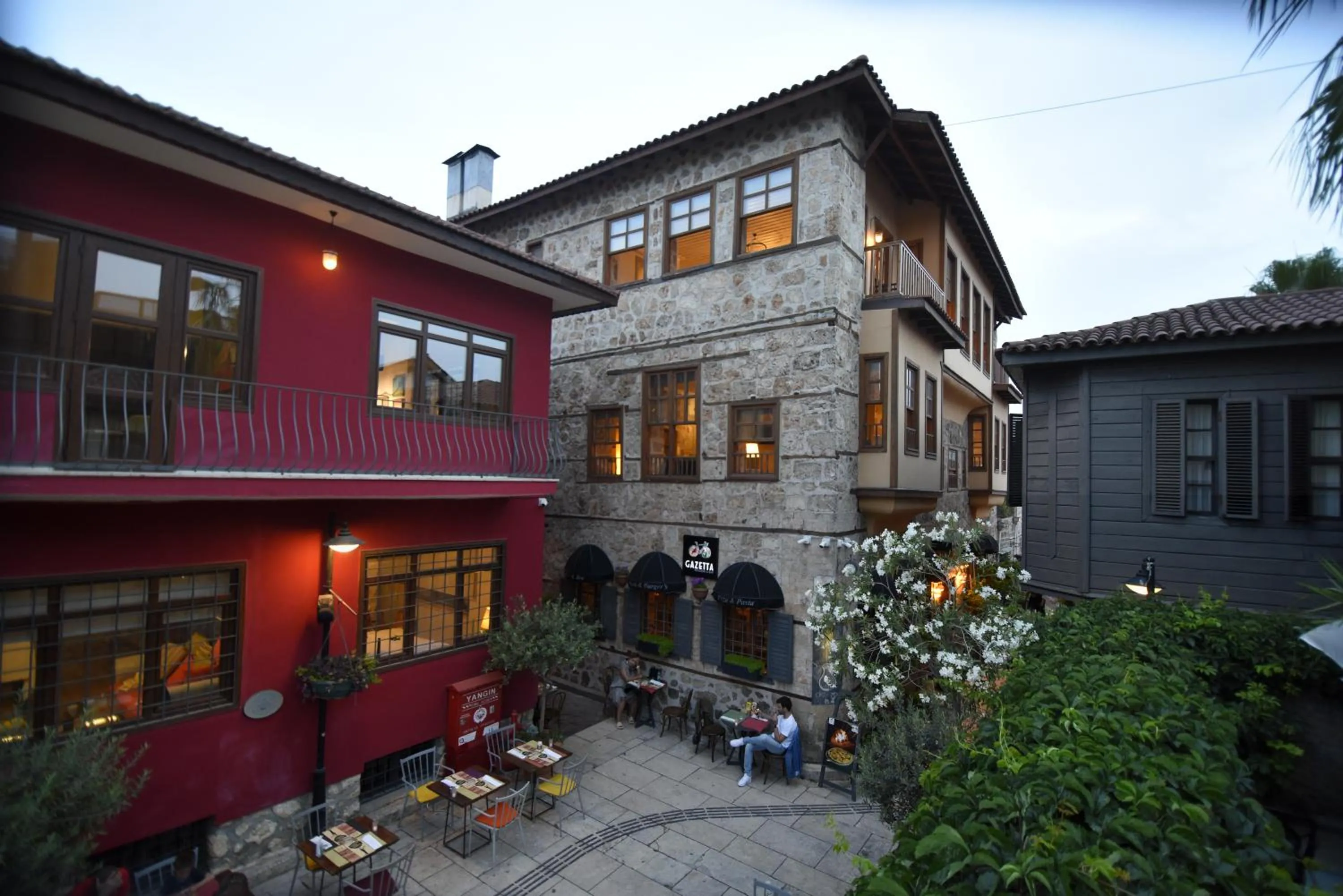 Property building in Alp Pasa Gazetta - Special Class