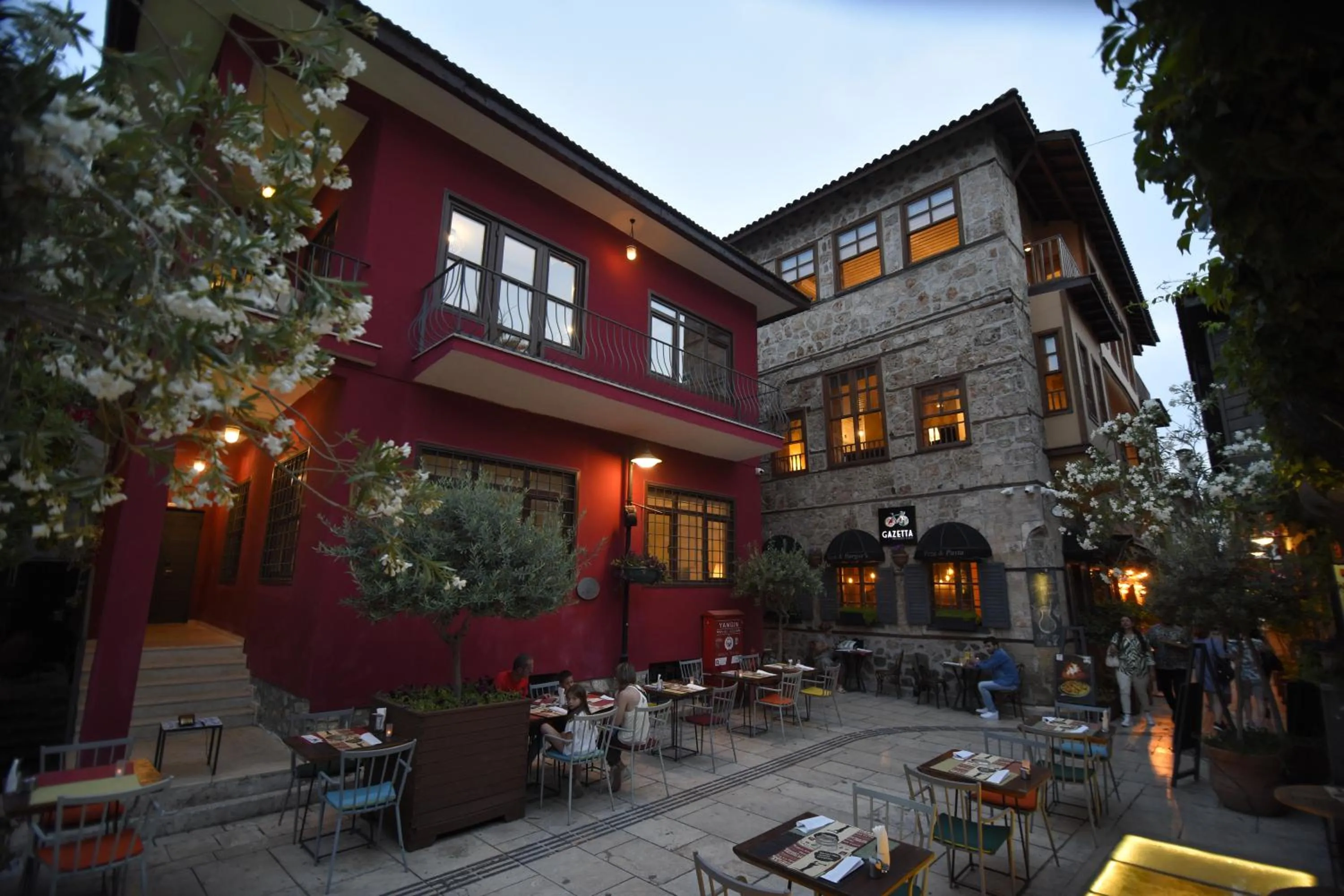 Property building in Alp Pasa Gazetta - Special Class