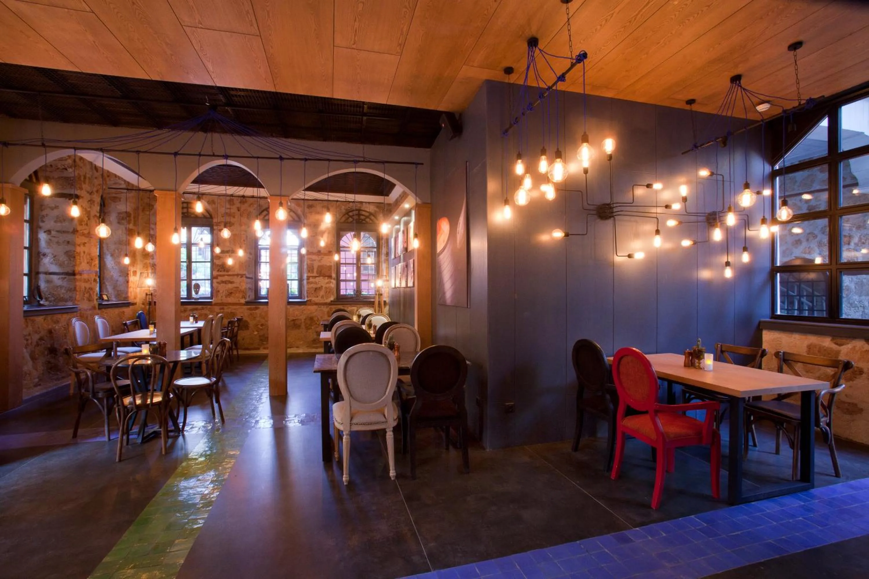 Restaurant/places to eat in Alp Pasa Gazetta - Special Class