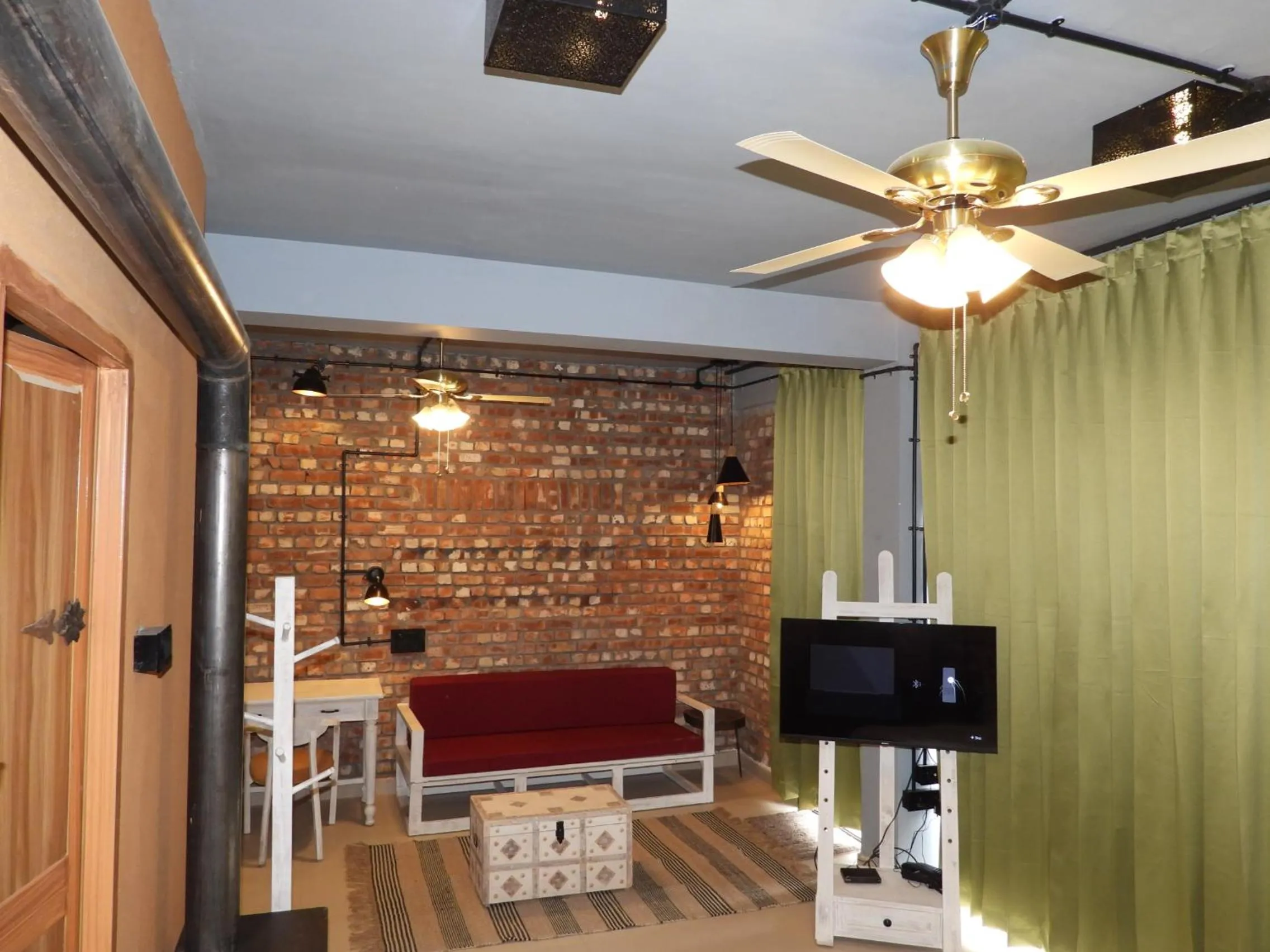 Seating area in Mystic Kailasha Kedarnath - Tungnath Valley