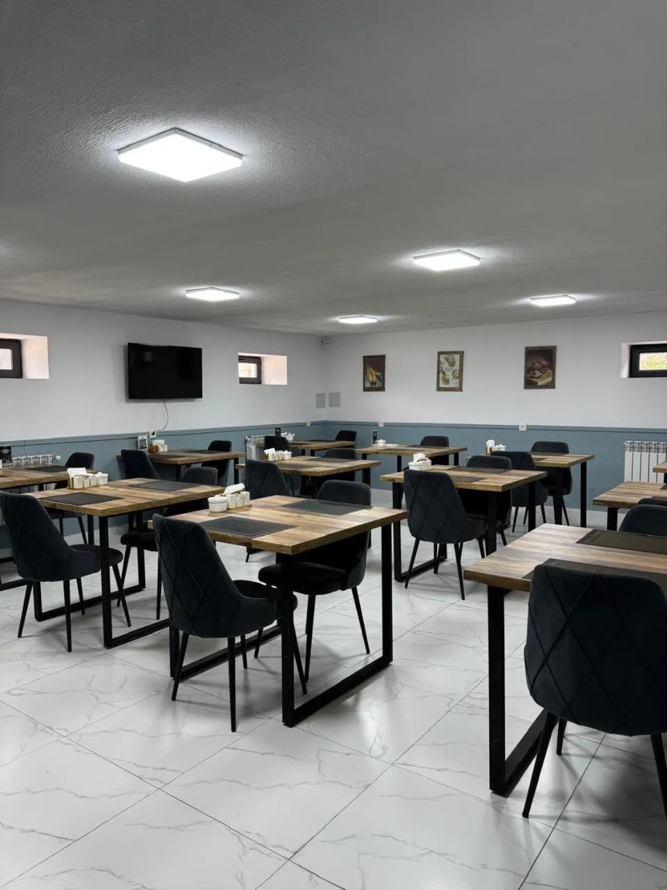 Restaurant/places to eat in BnB Hotel Shymkent